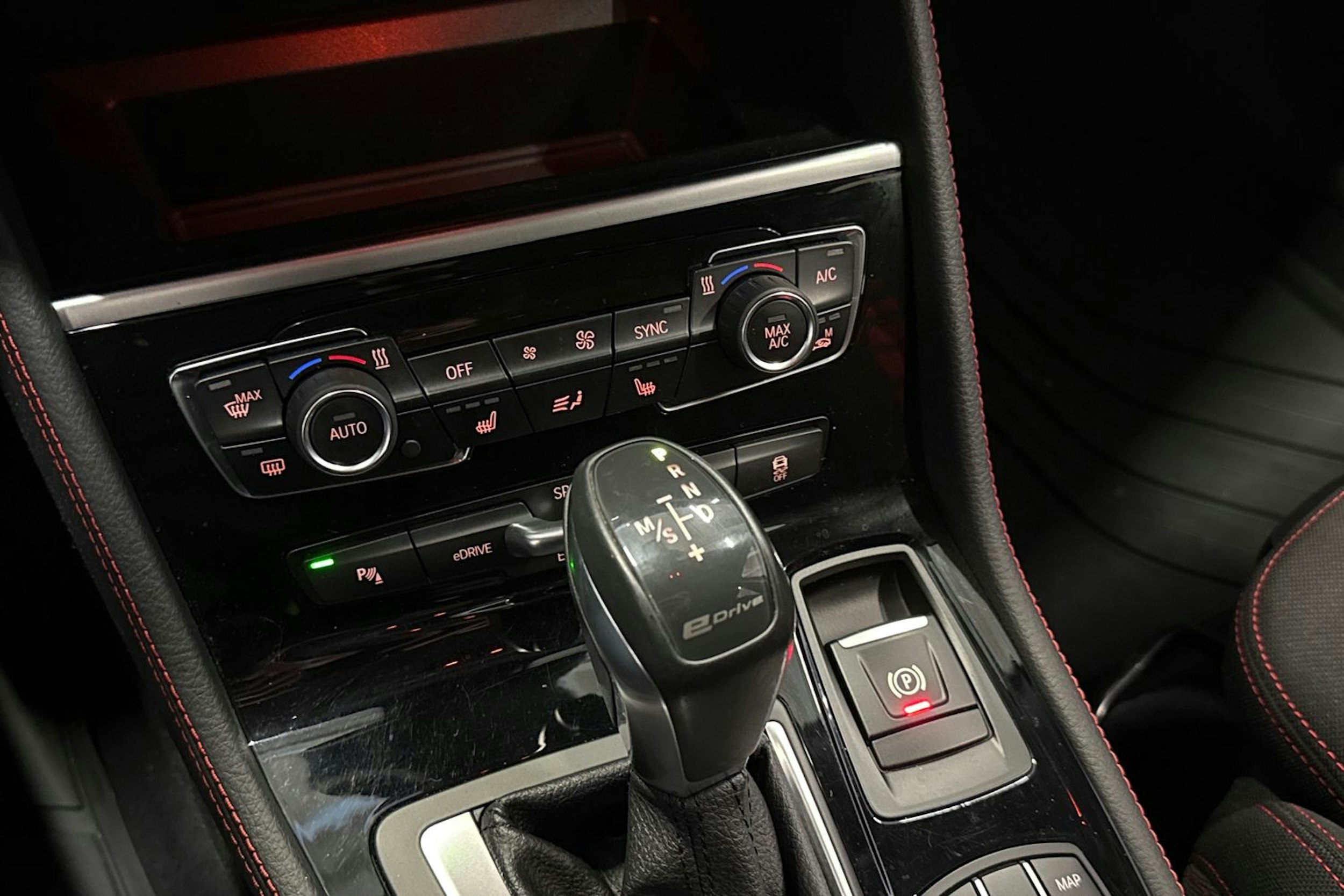 harmaa BMW 225 2018 kuva 26.