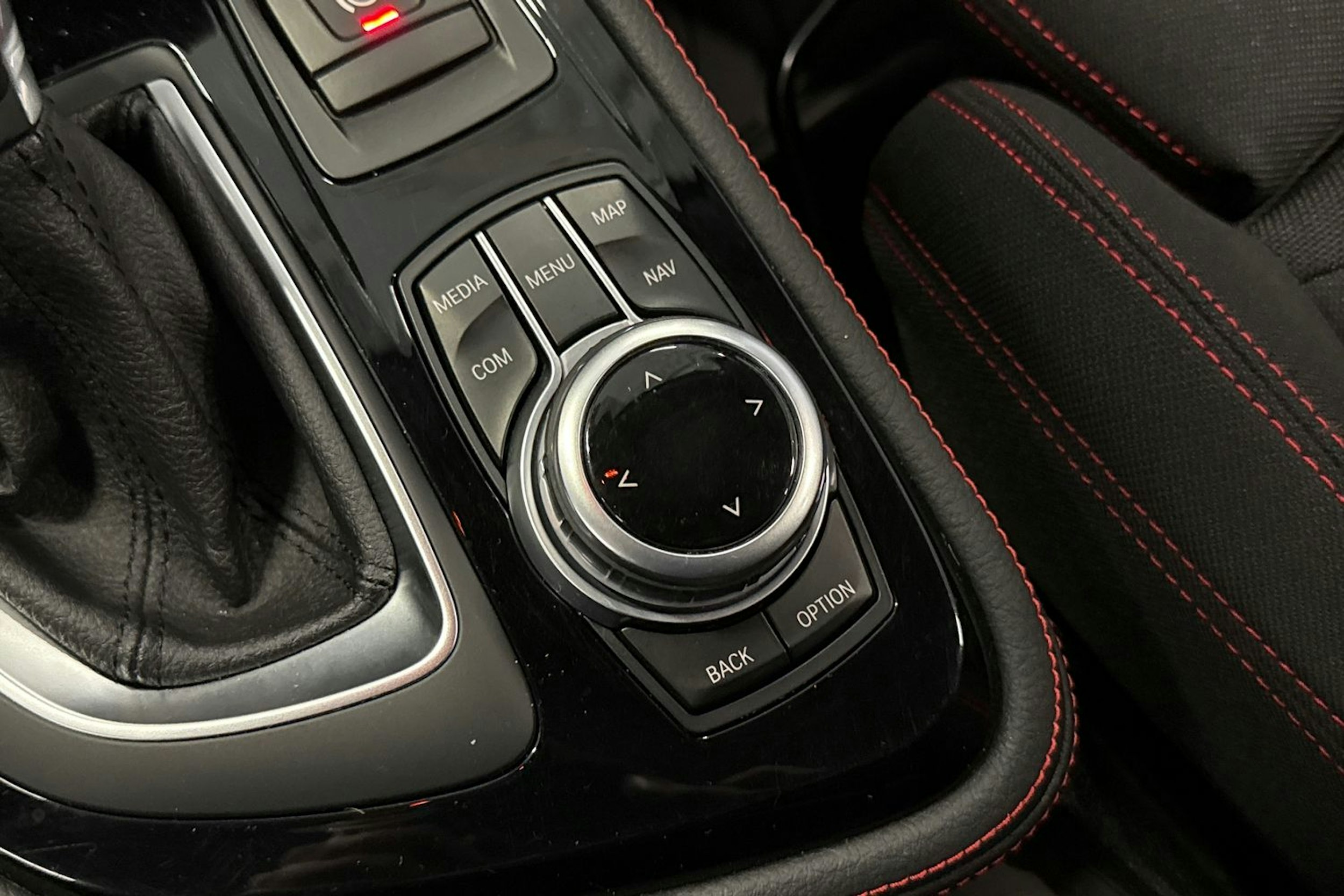 harmaa BMW 225 2018 kuva 27.