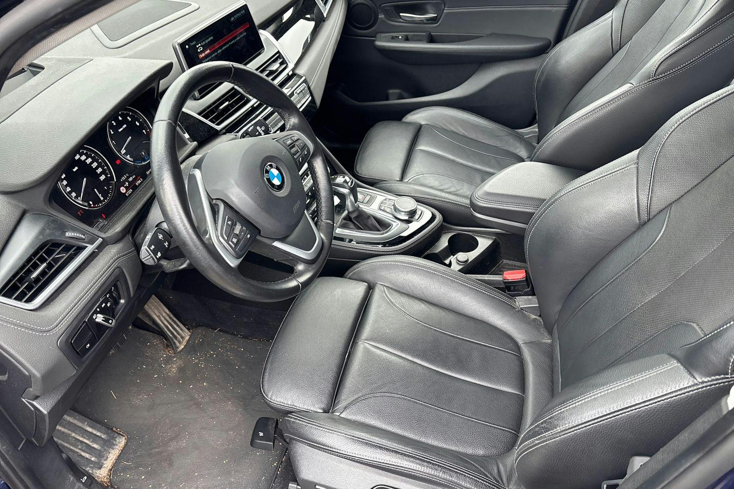 sininen BMW 225 2018 kuva 3.