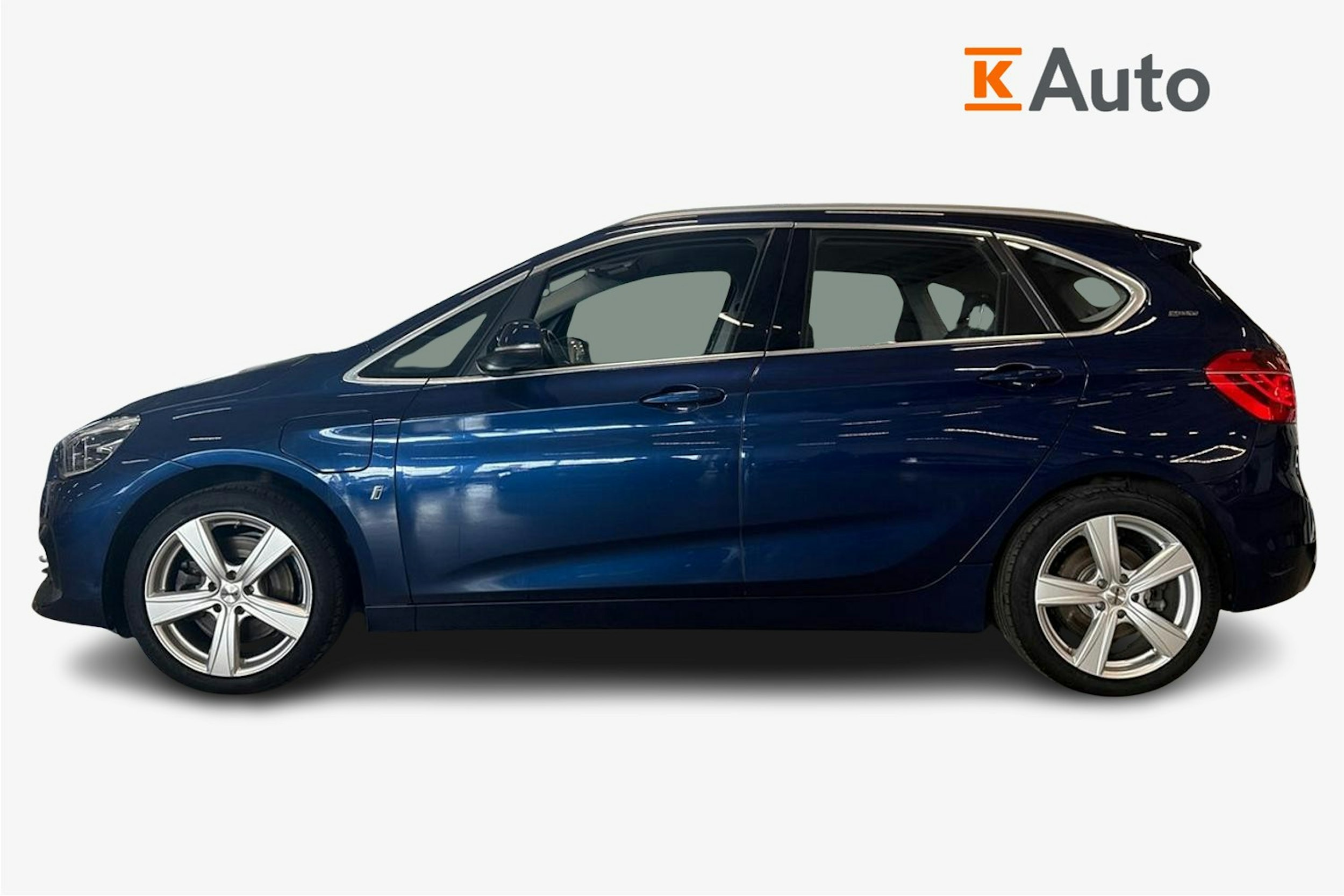 sininen BMW 225 2018 kuva 6.