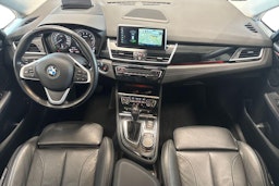 sininen BMW 225 2018 kuva 9.