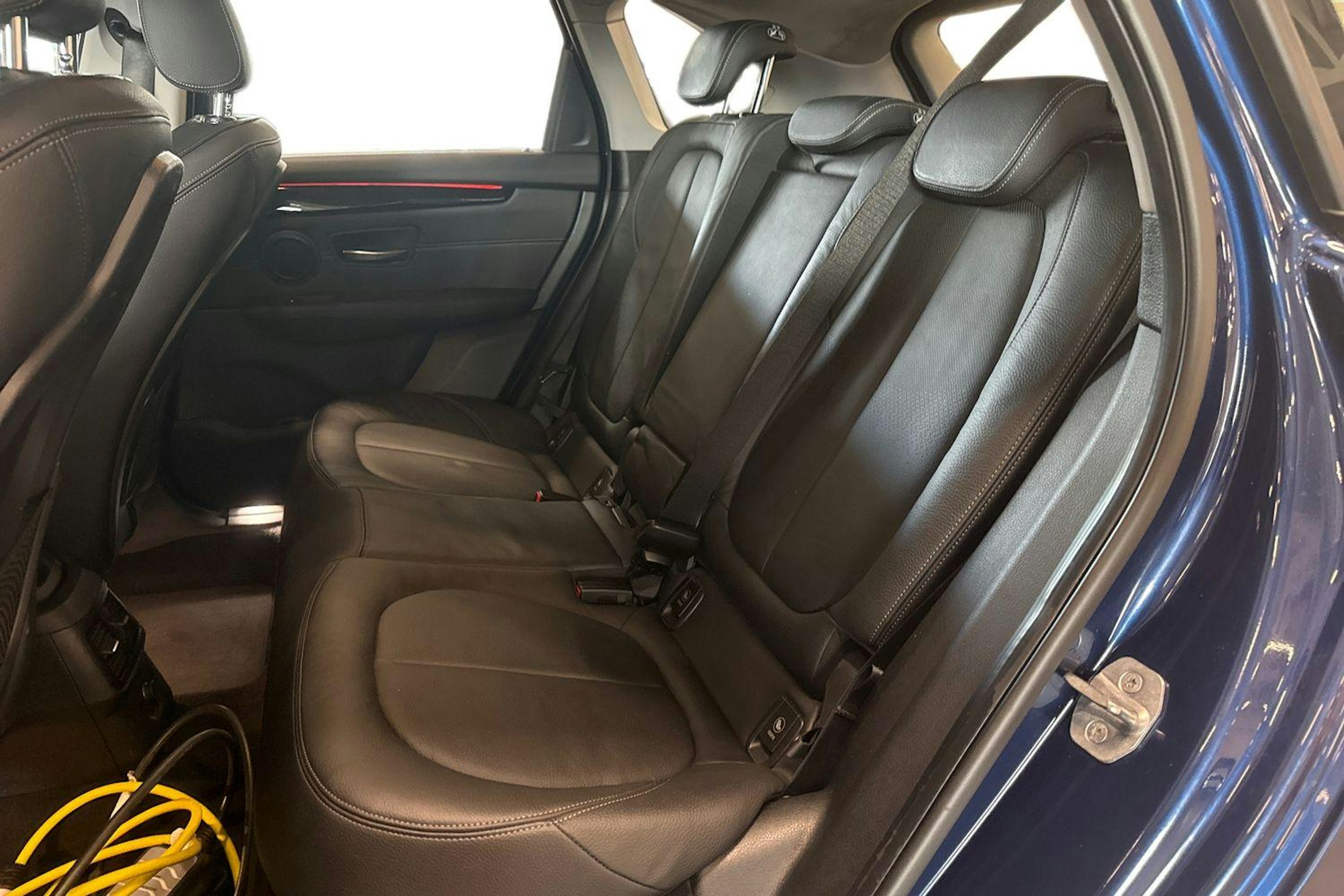 sininen BMW 225 2018 kuva 10.