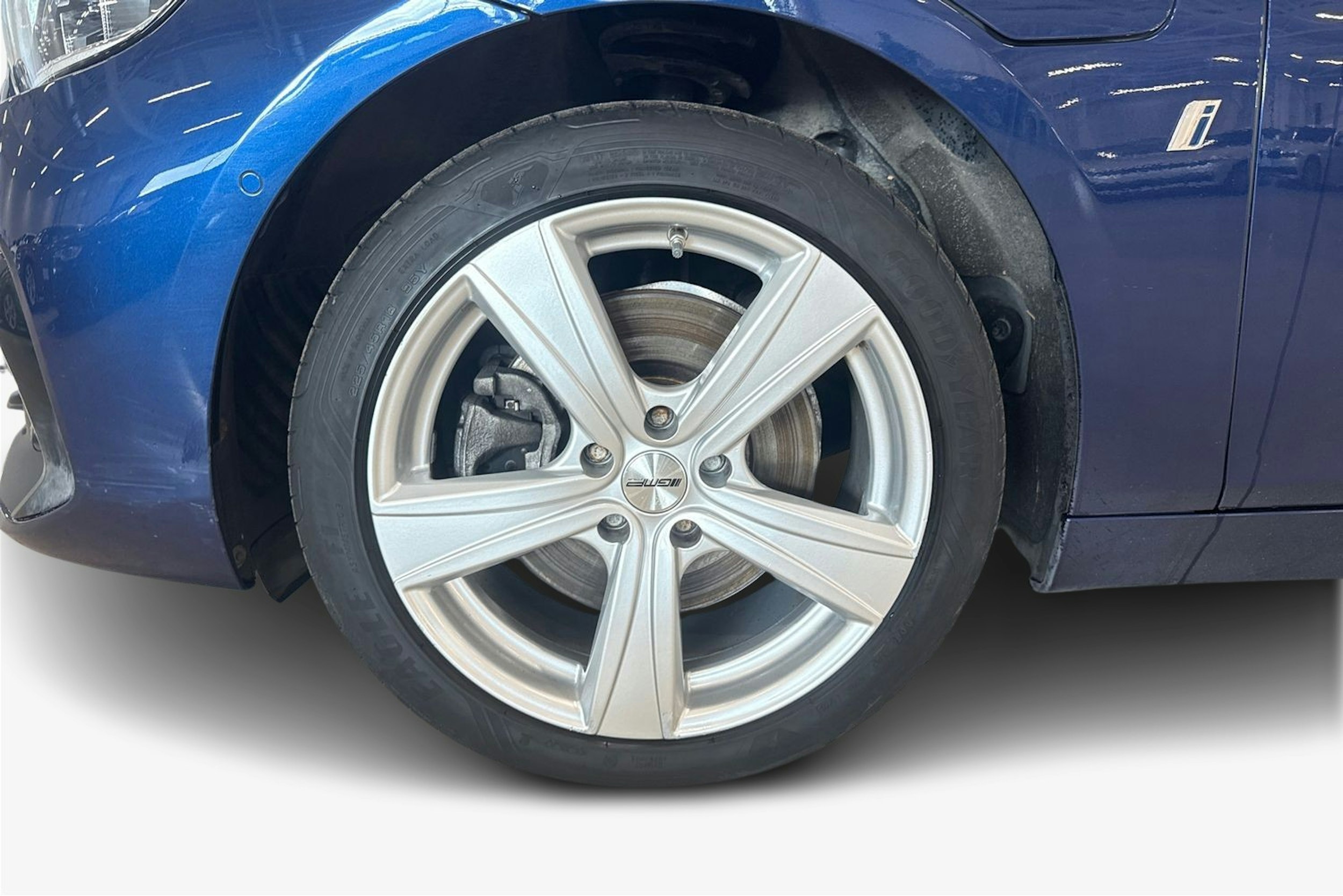 sininen BMW 225 2018 kuva 11.
