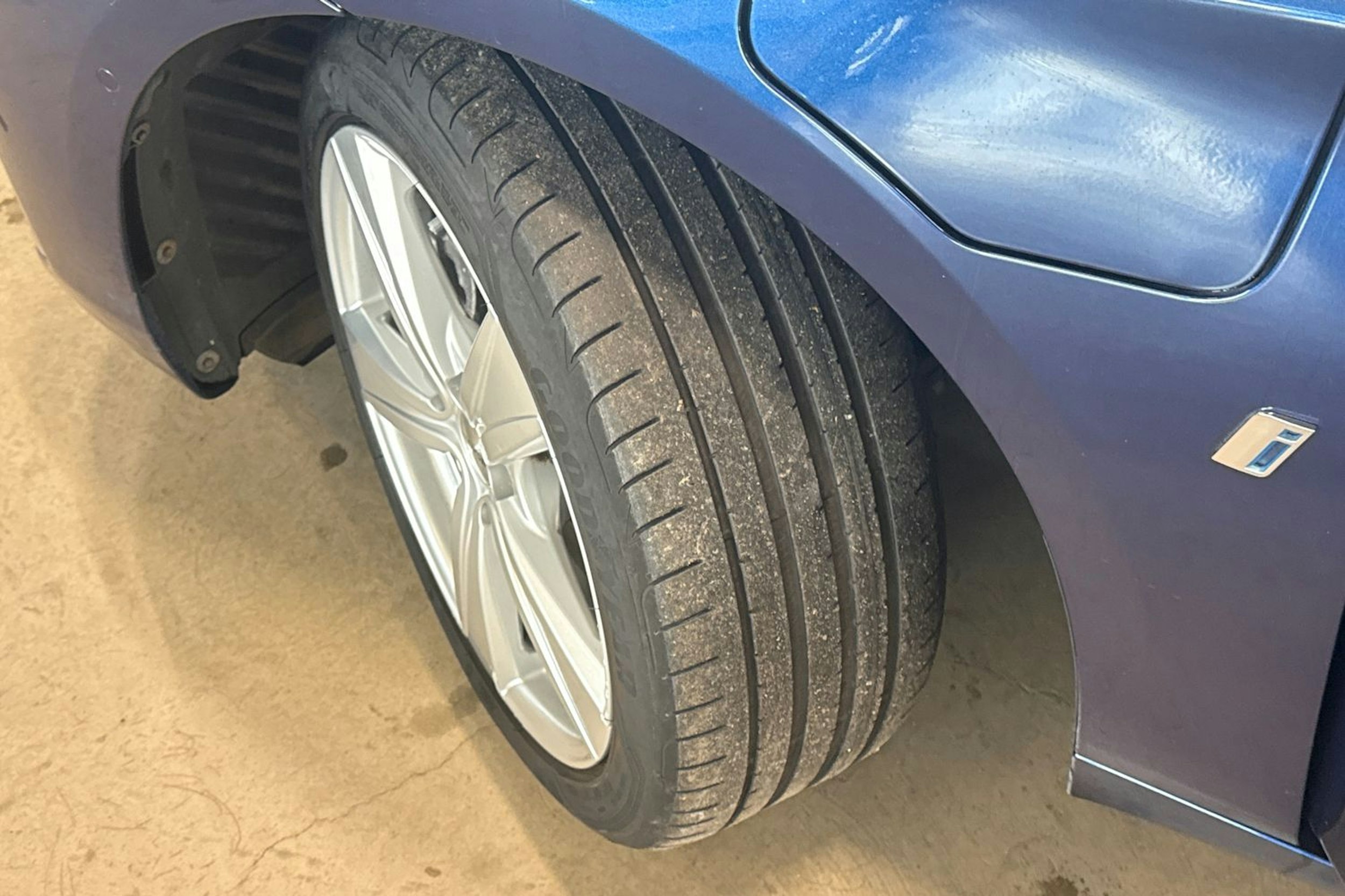sininen BMW 225 2018 kuva 13.