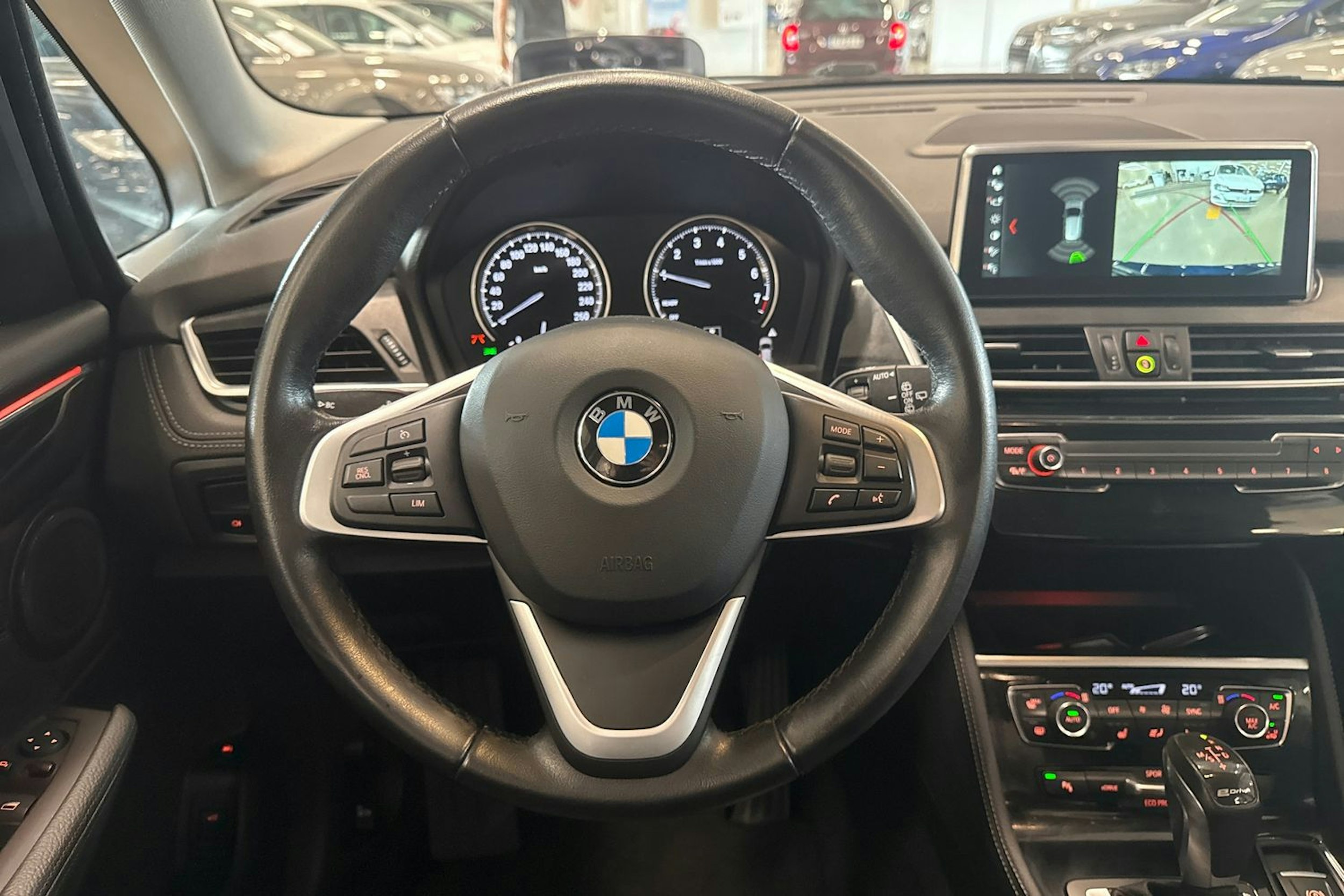 sininen BMW 225 2018 kuva 14.