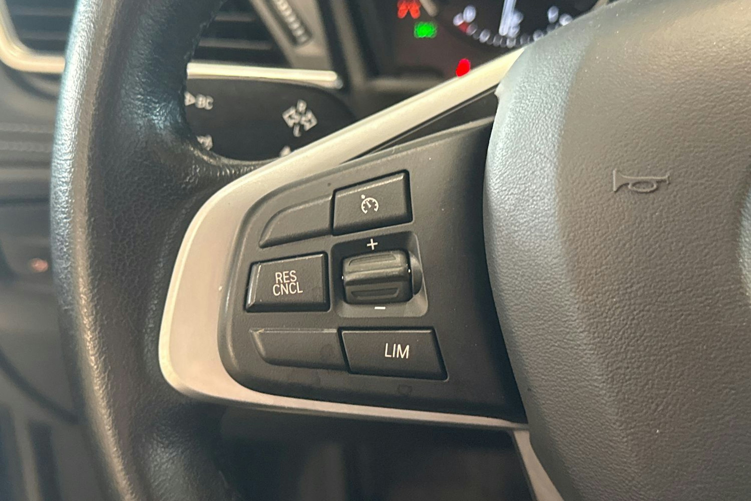 sininen BMW 225 2018 kuva 15.