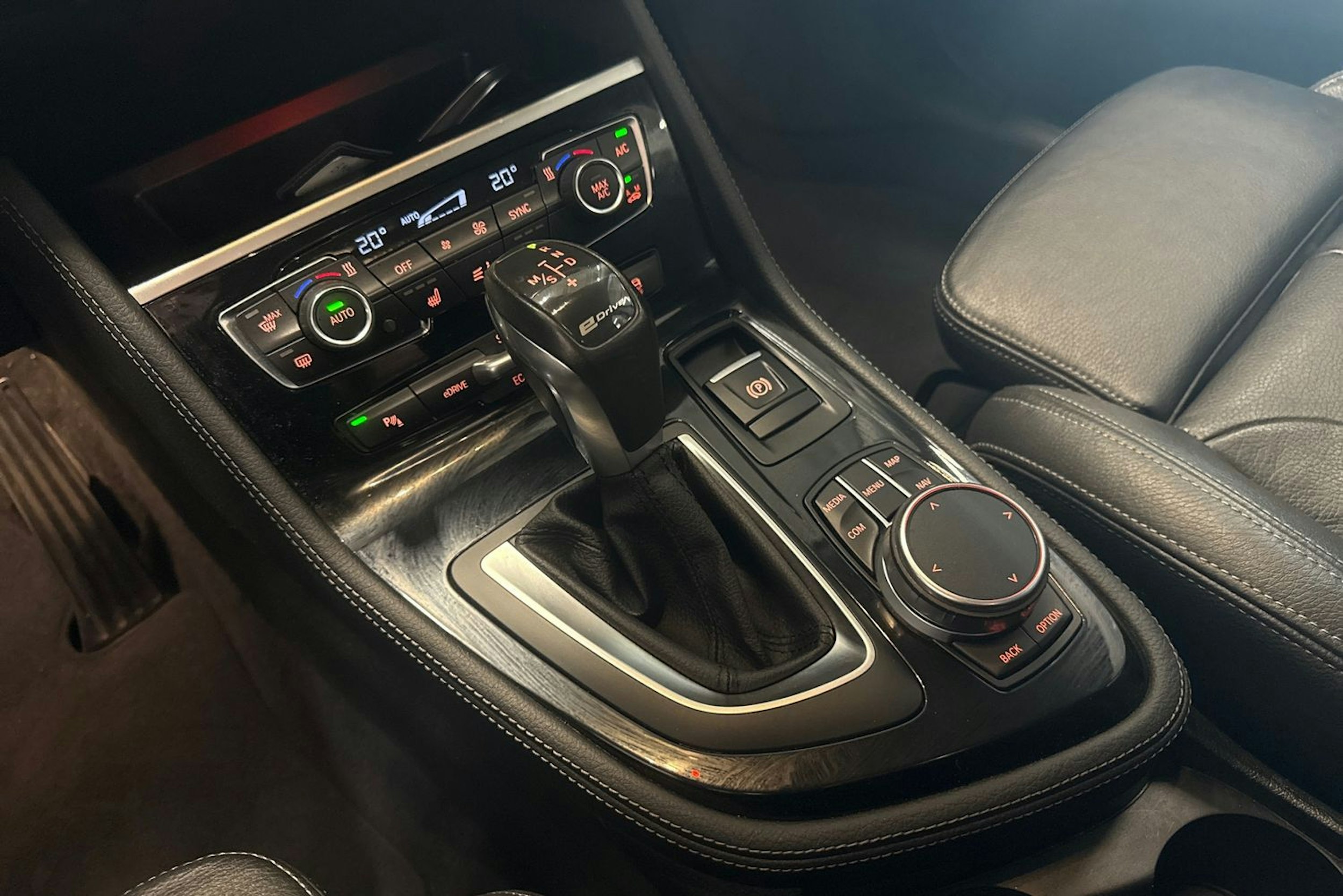 sininen BMW 225 2018 kuva 18.