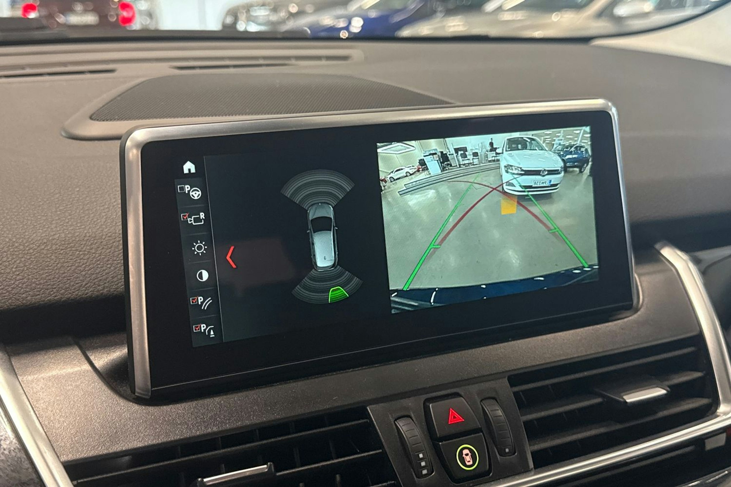 sininen BMW 225 2018 kuva 19.
