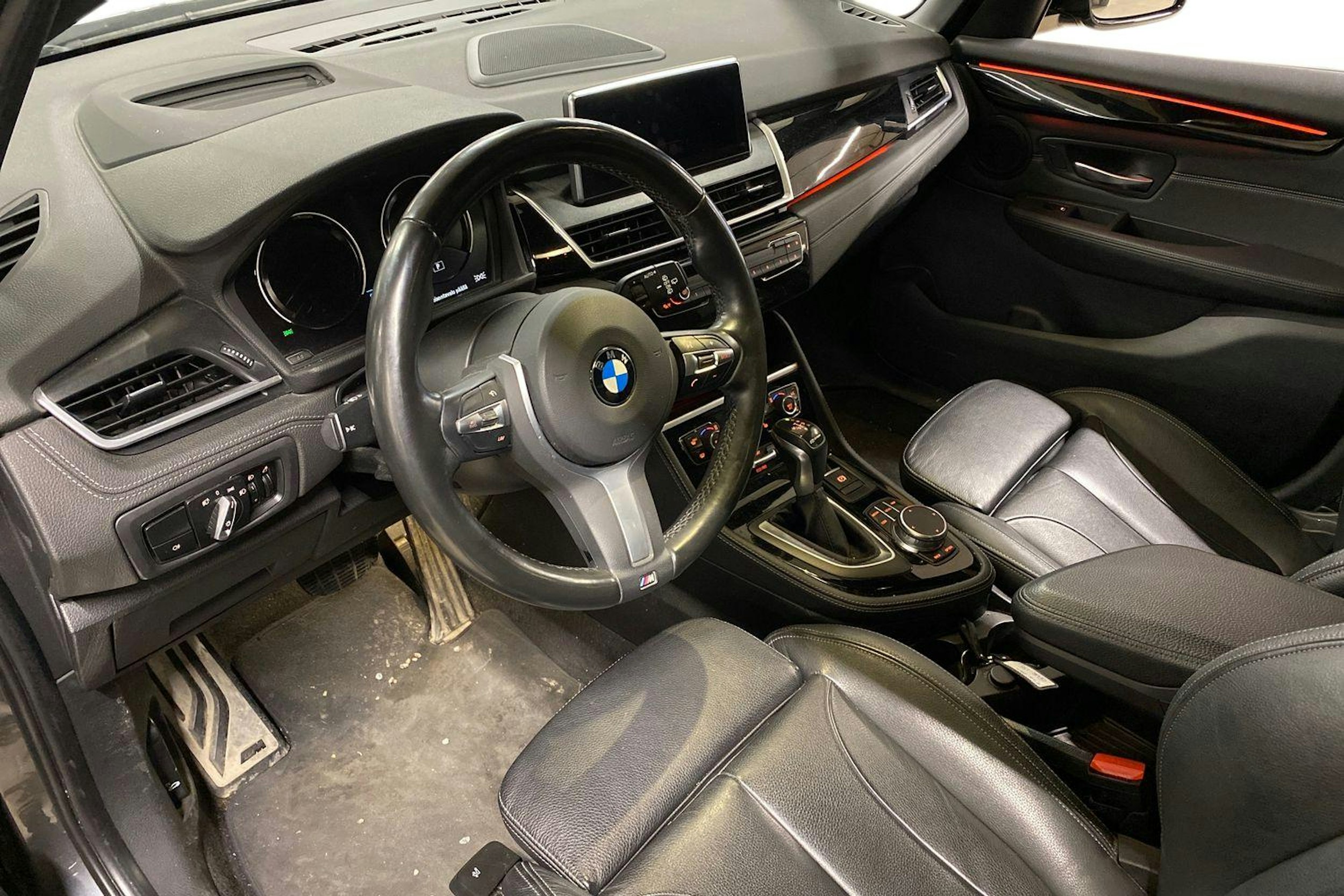 harmaa BMW 225 2019 kuva 3.