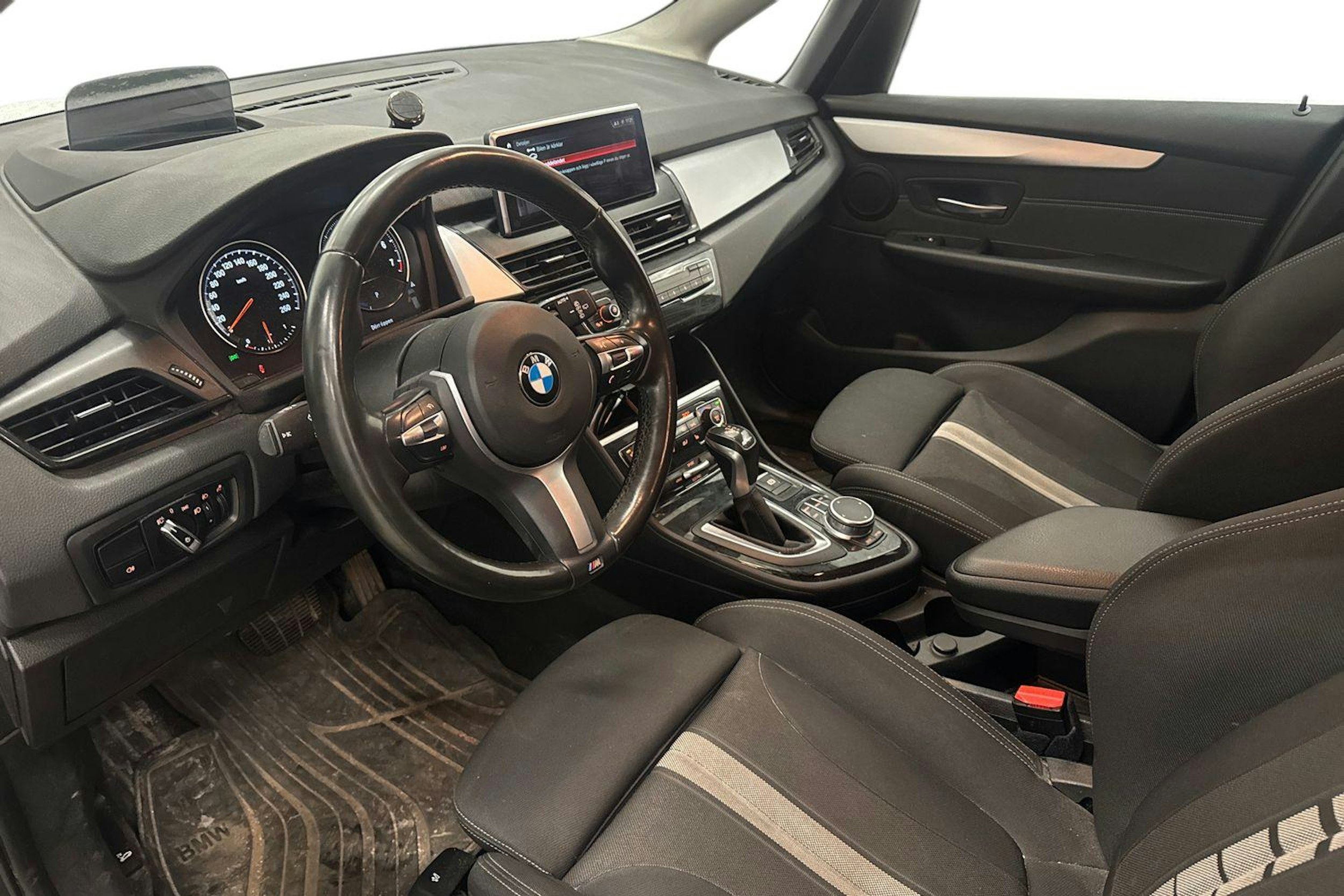 musta BMW 225 2018 kuva 3.