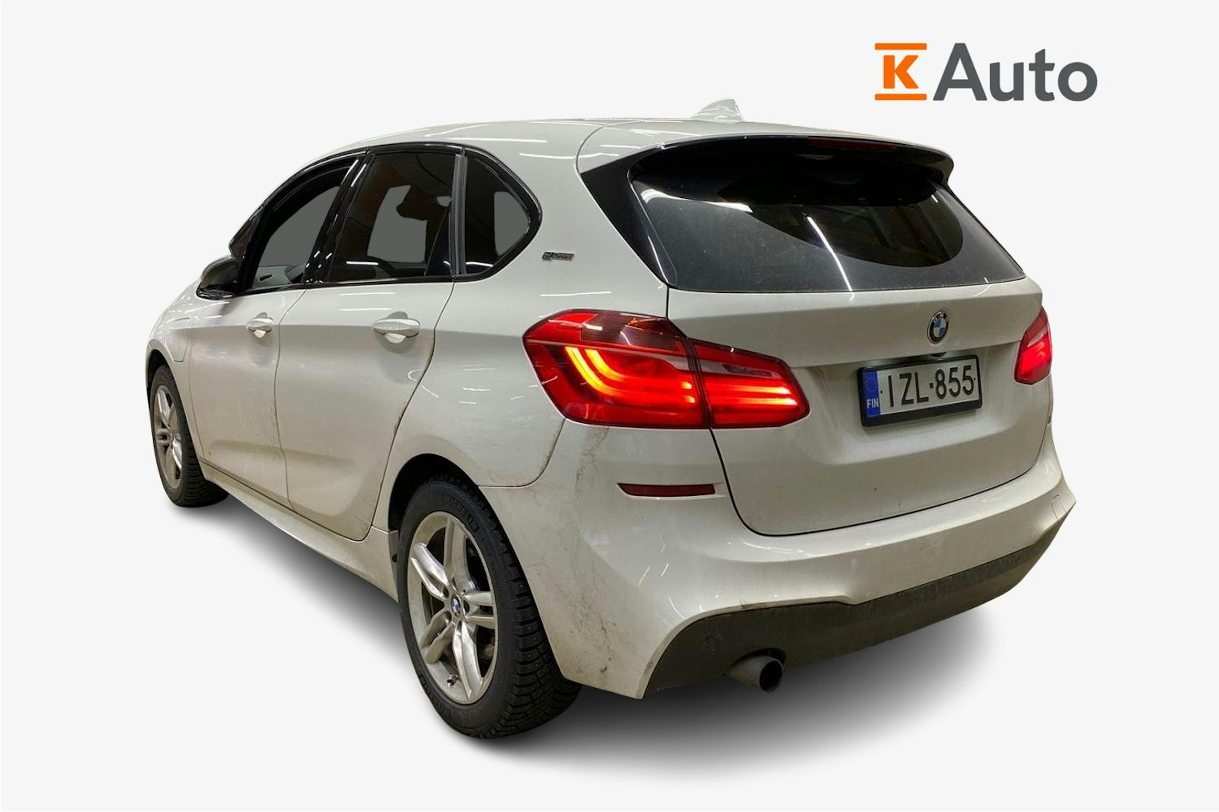 Valkoinen BMW 225 2018 kuva 2.