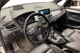 Valkoinen BMW 225 2018 kuva 3.