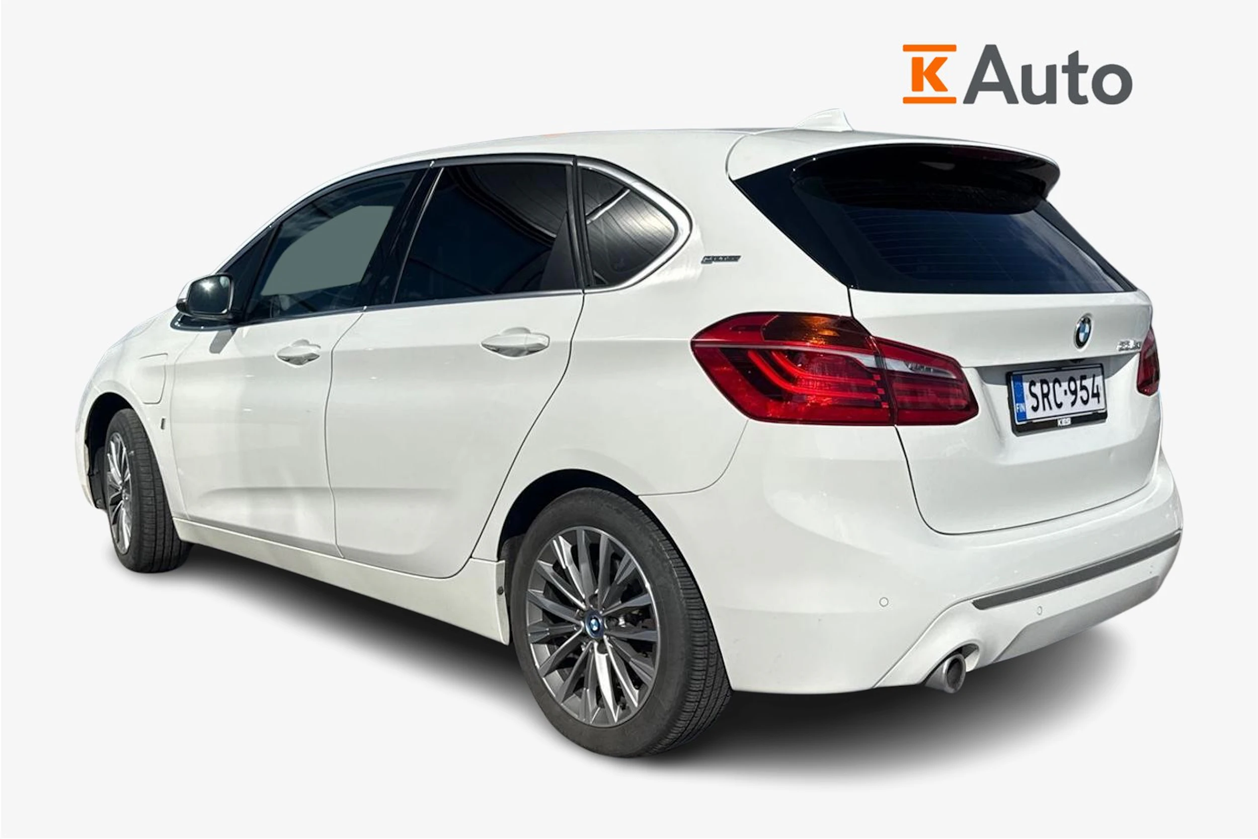 valkoinen BMW 225 2018 kuva 2.