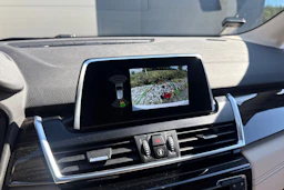valkoinen BMW 225 2018 kuva 4.