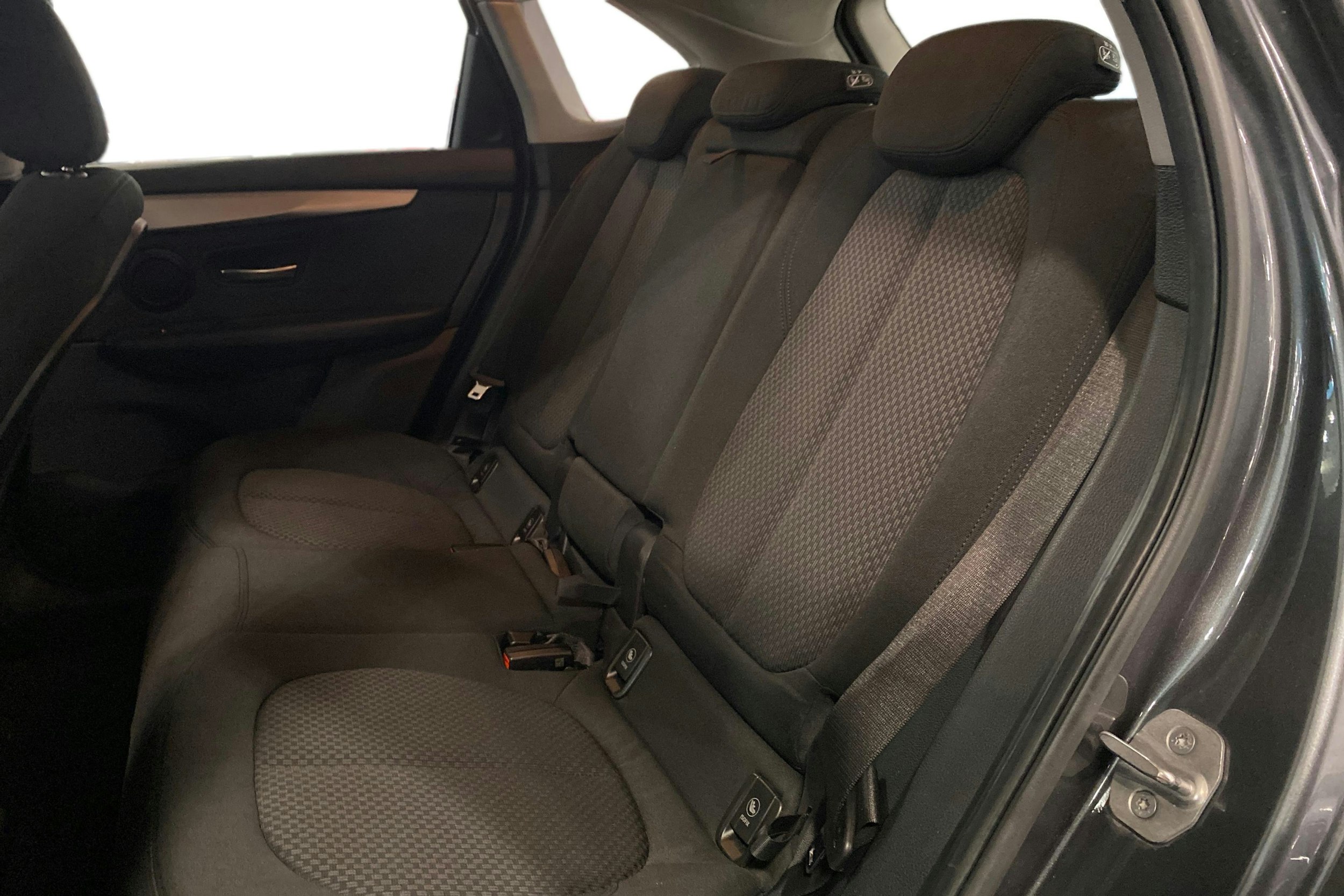 harmaa BMW 225 2018 kuva 10.