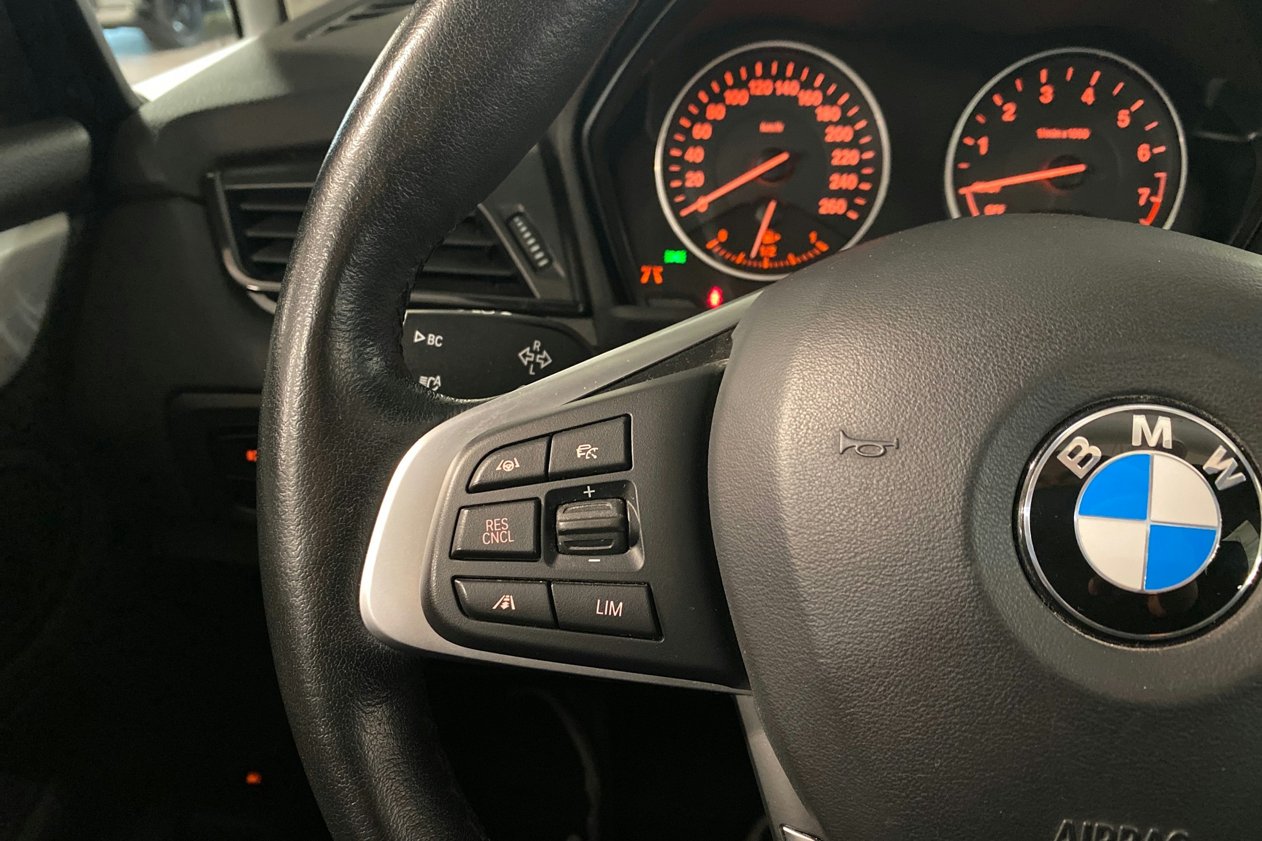 harmaa BMW 225 2018 kuva 14.