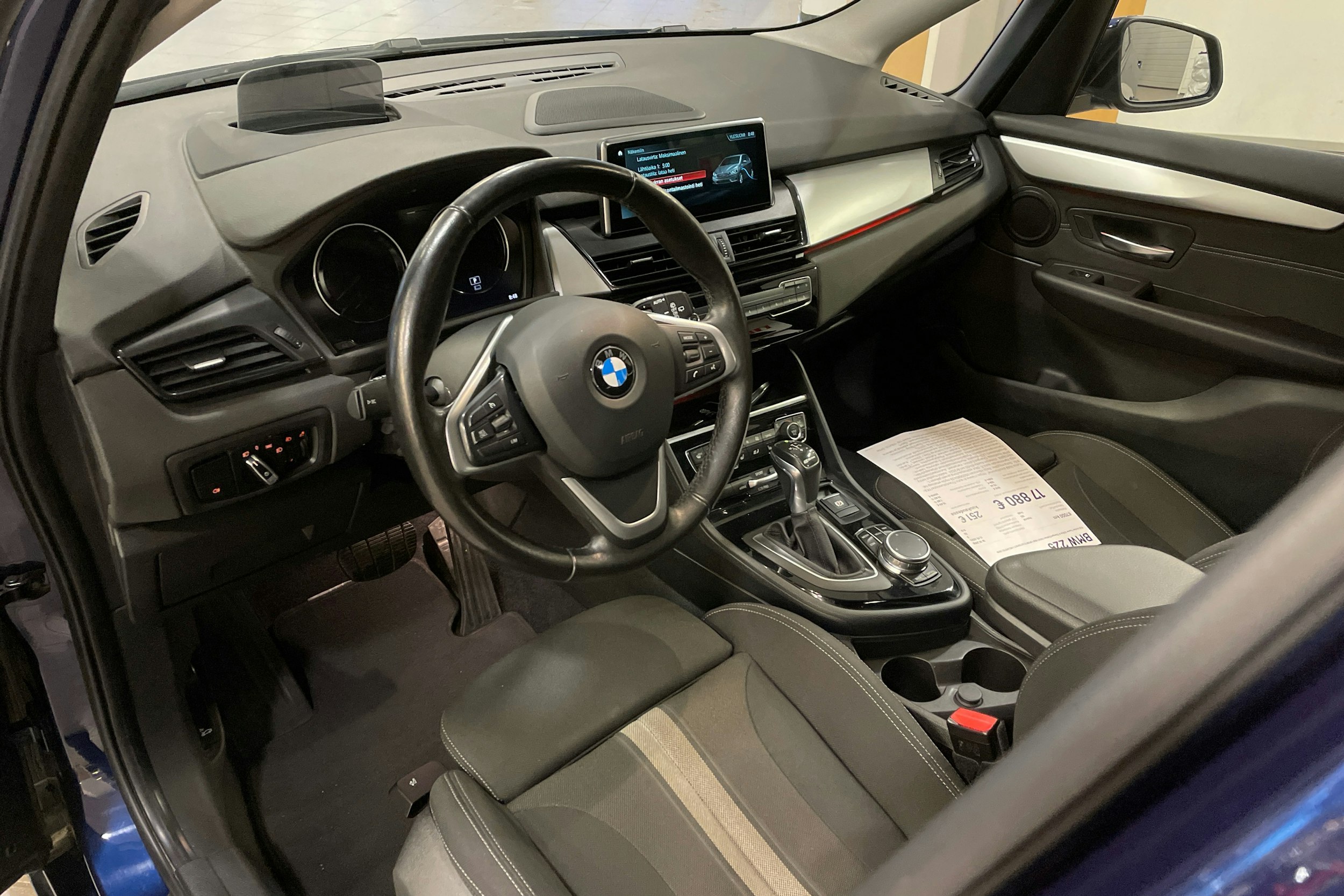 Sininen BMW 225 2019 kuva 6.