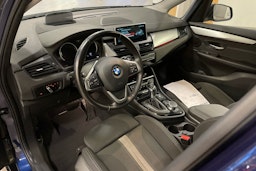 Sininen BMW 225 2019 kuva 6.