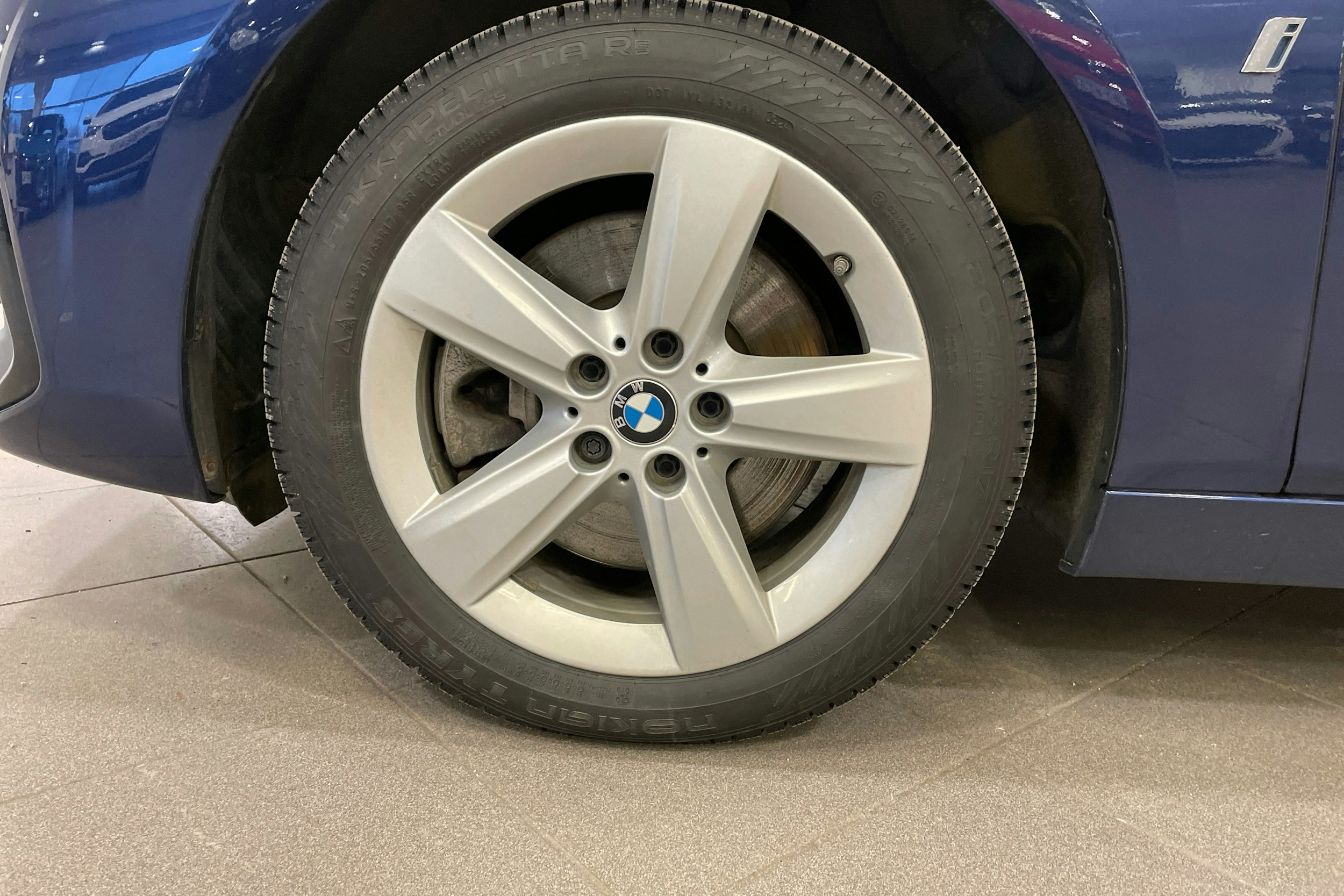 Sininen BMW 225 2019 kuva 9.