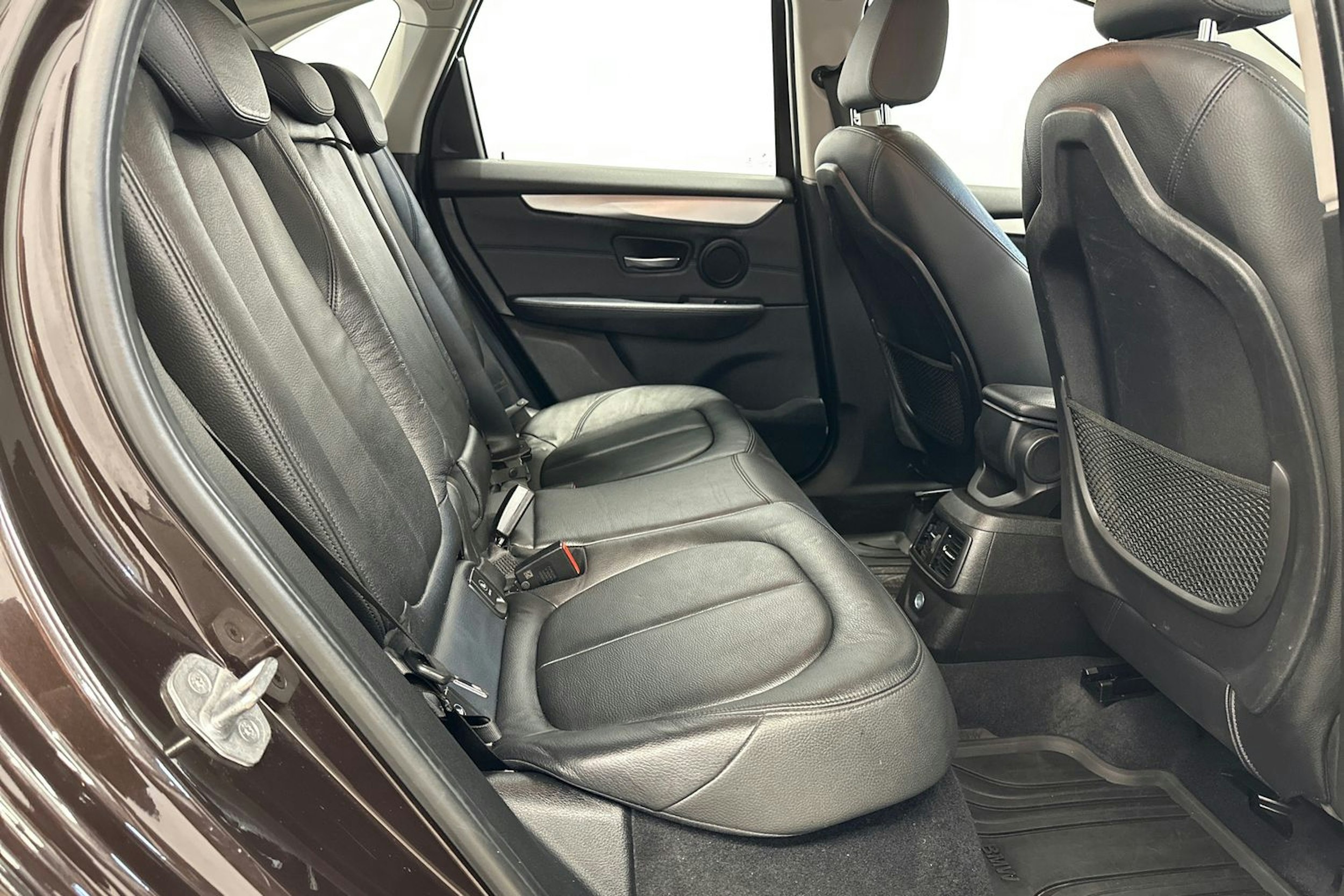 ruskea (beige) BMW 225 2018 kuva 14.