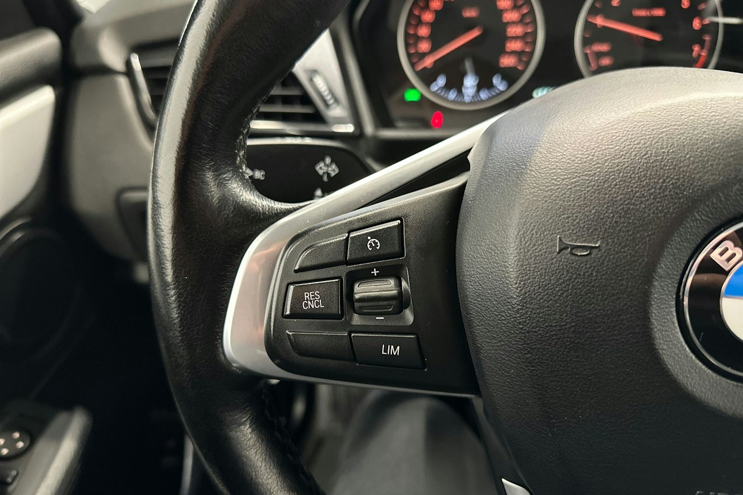 ruskea (beige) BMW 225 2018 kuva 18.