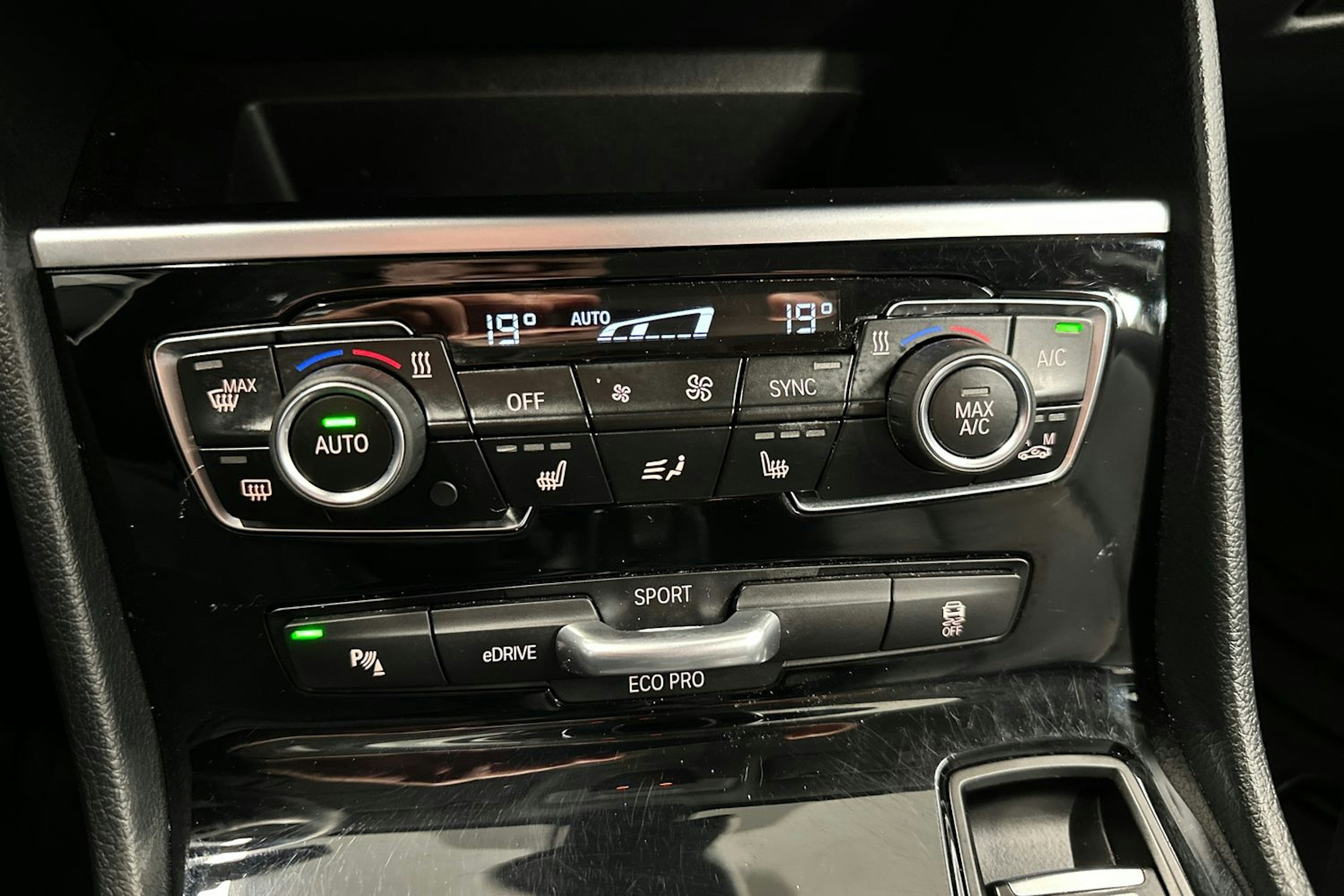 ruskea (beige) BMW 225 2018 kuva 28.