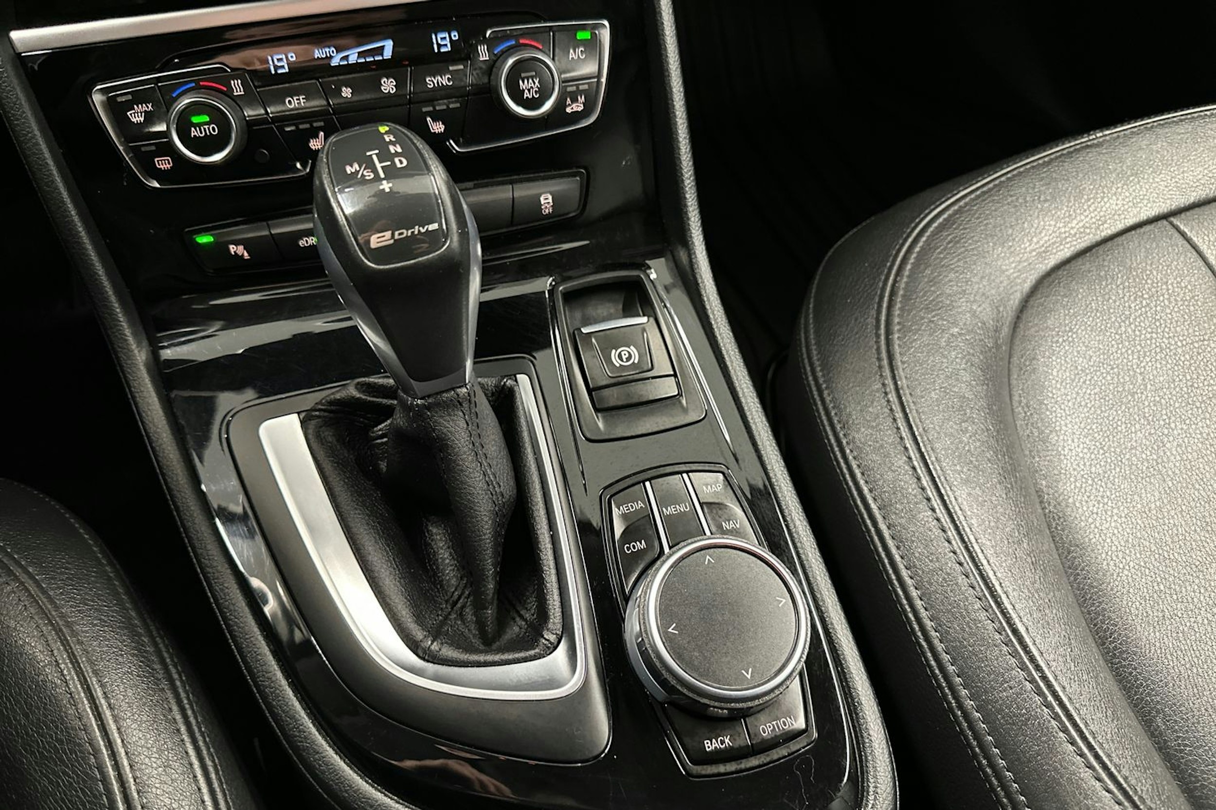 ruskea (beige) BMW 225 2018 kuva 29.