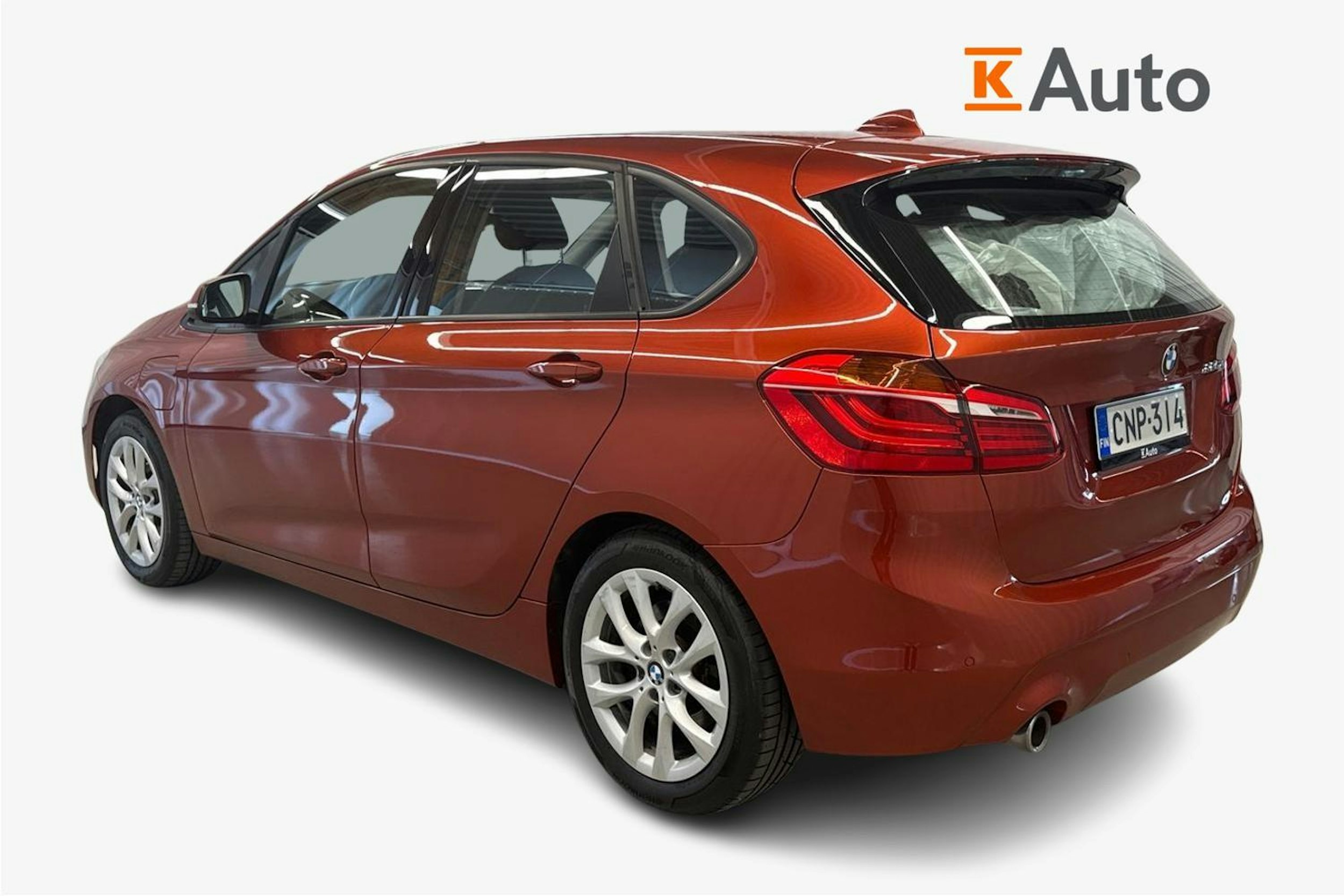 oranssi BMW 225 2020 kuva 2.