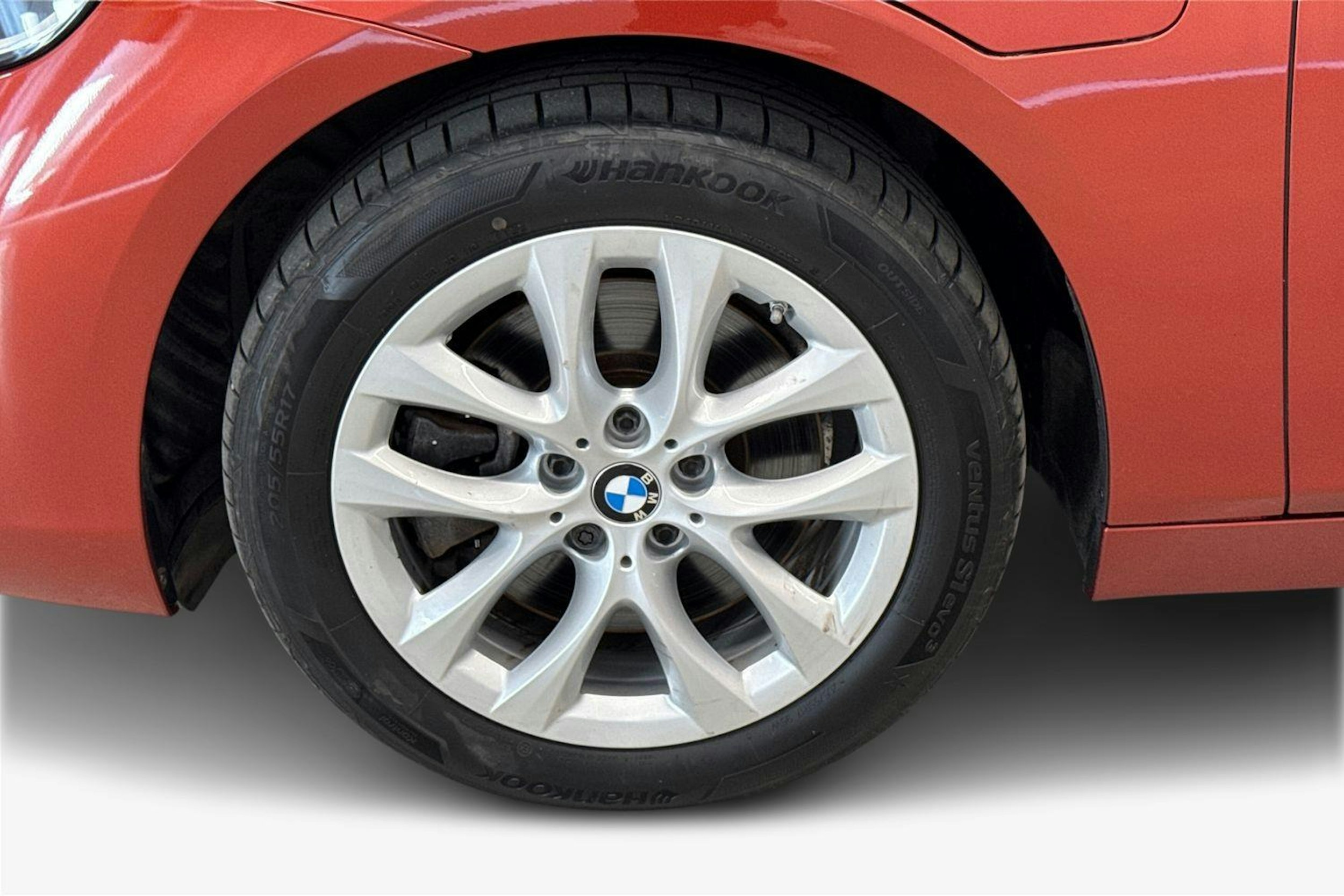 oranssi BMW 225 2020 kuva 9.