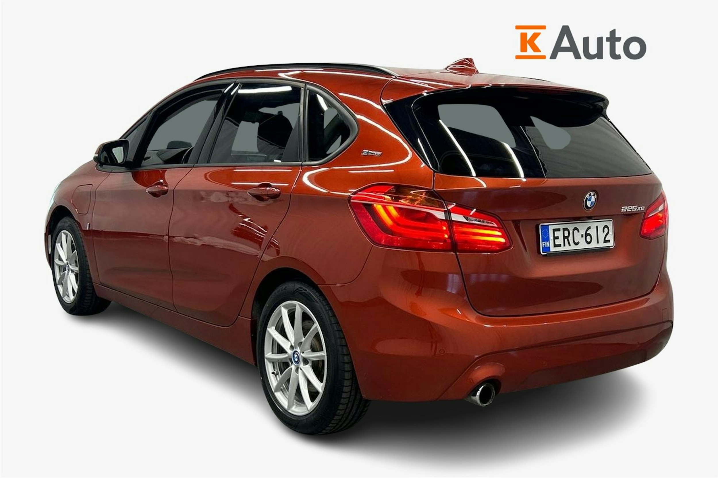 oranssi BMW 225 2019 kuva 2.