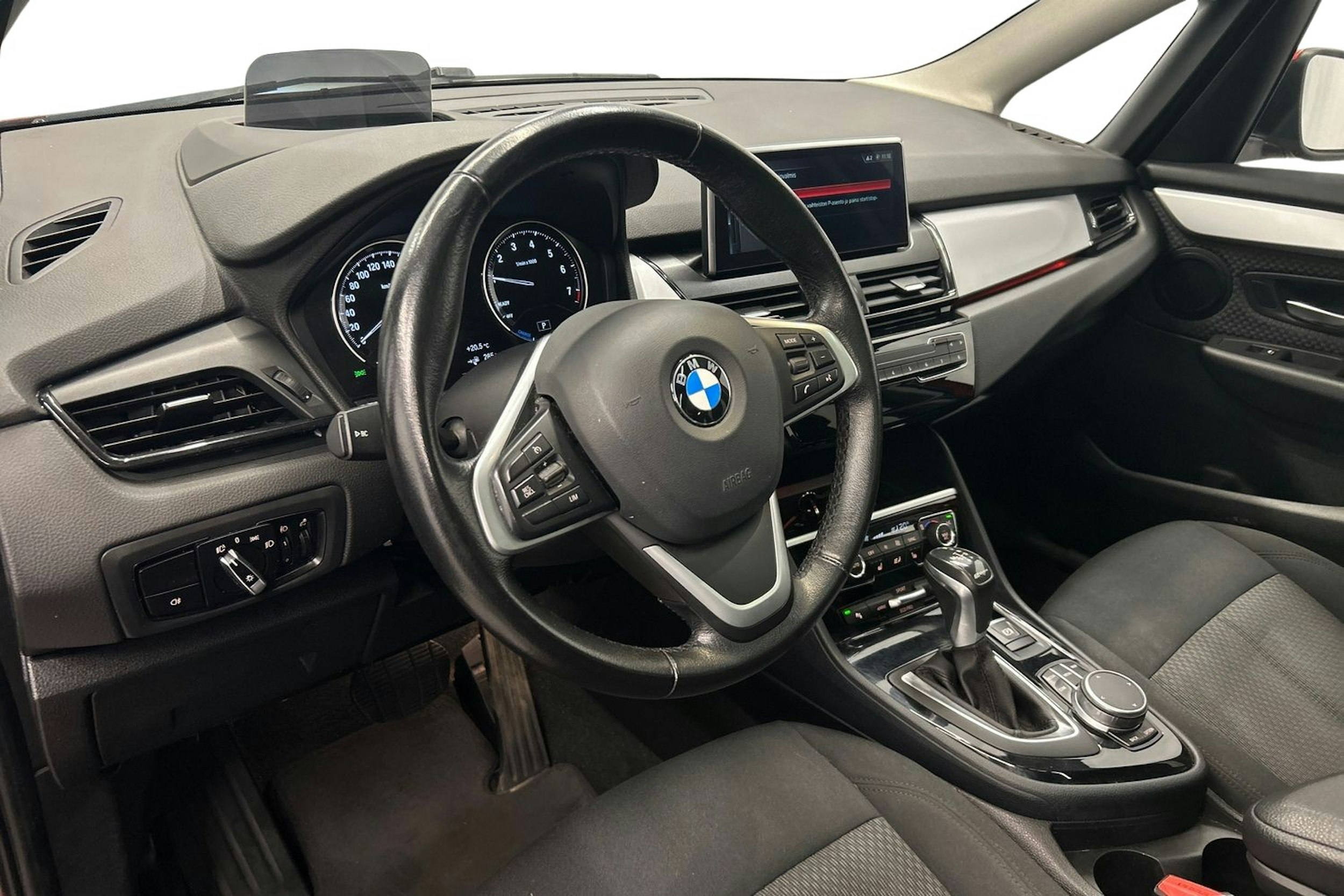 oranssi BMW 225 2019 kuva 7.
