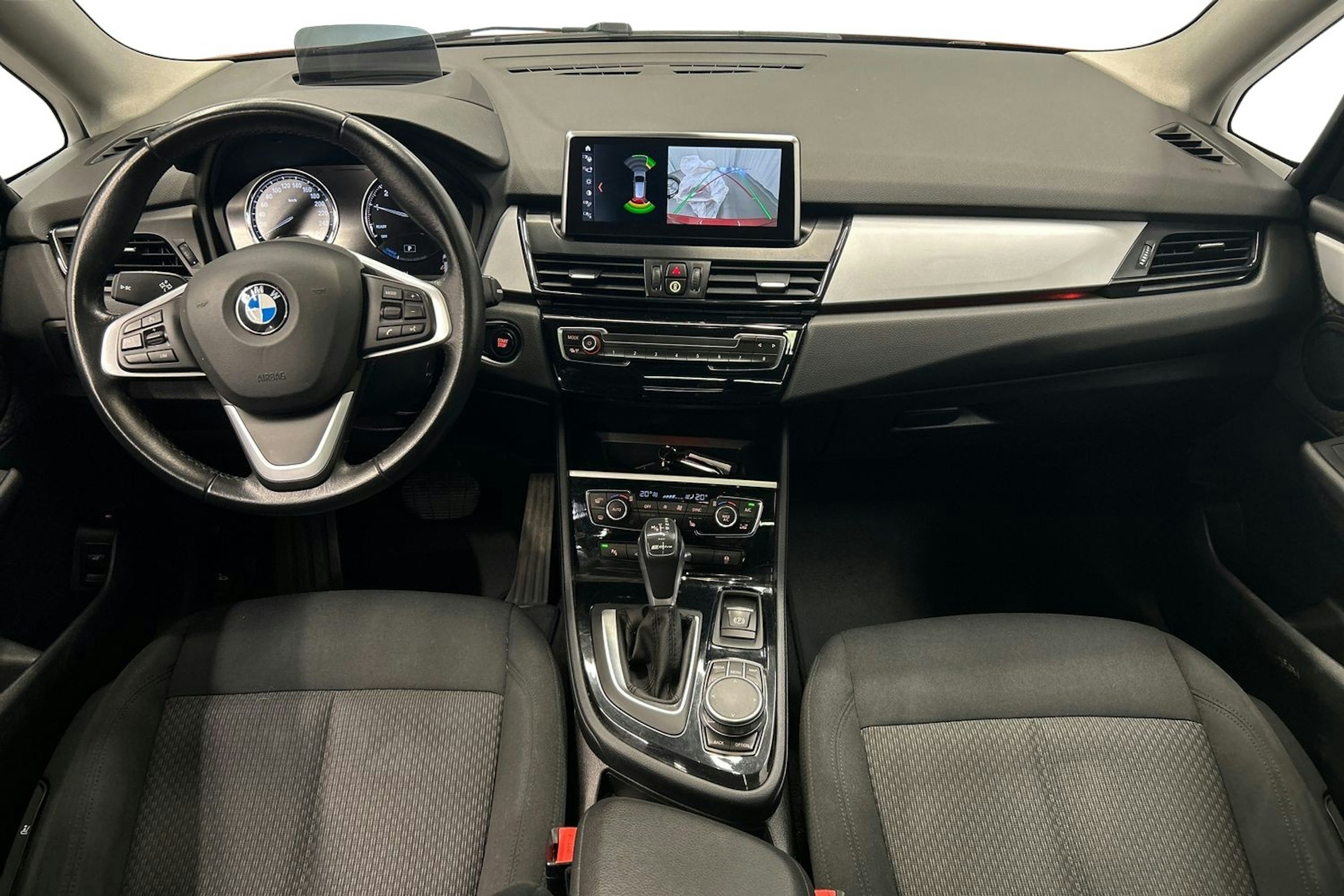 oranssi BMW 225 2019 kuva 9.