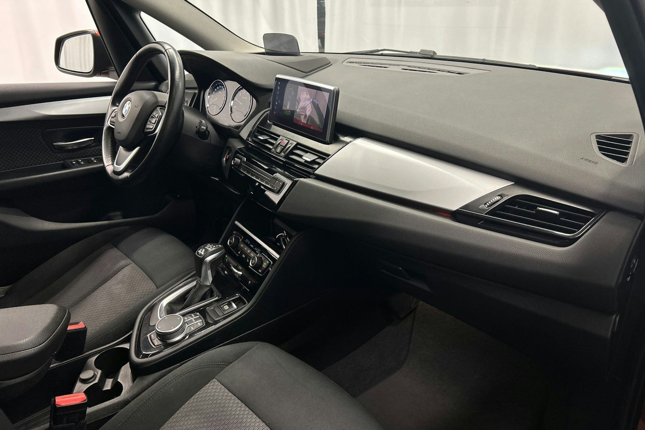 oranssi BMW 225 2019 kuva 15.