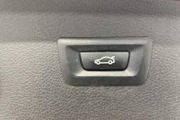 oranssi BMW 225 2019 kuva 17.