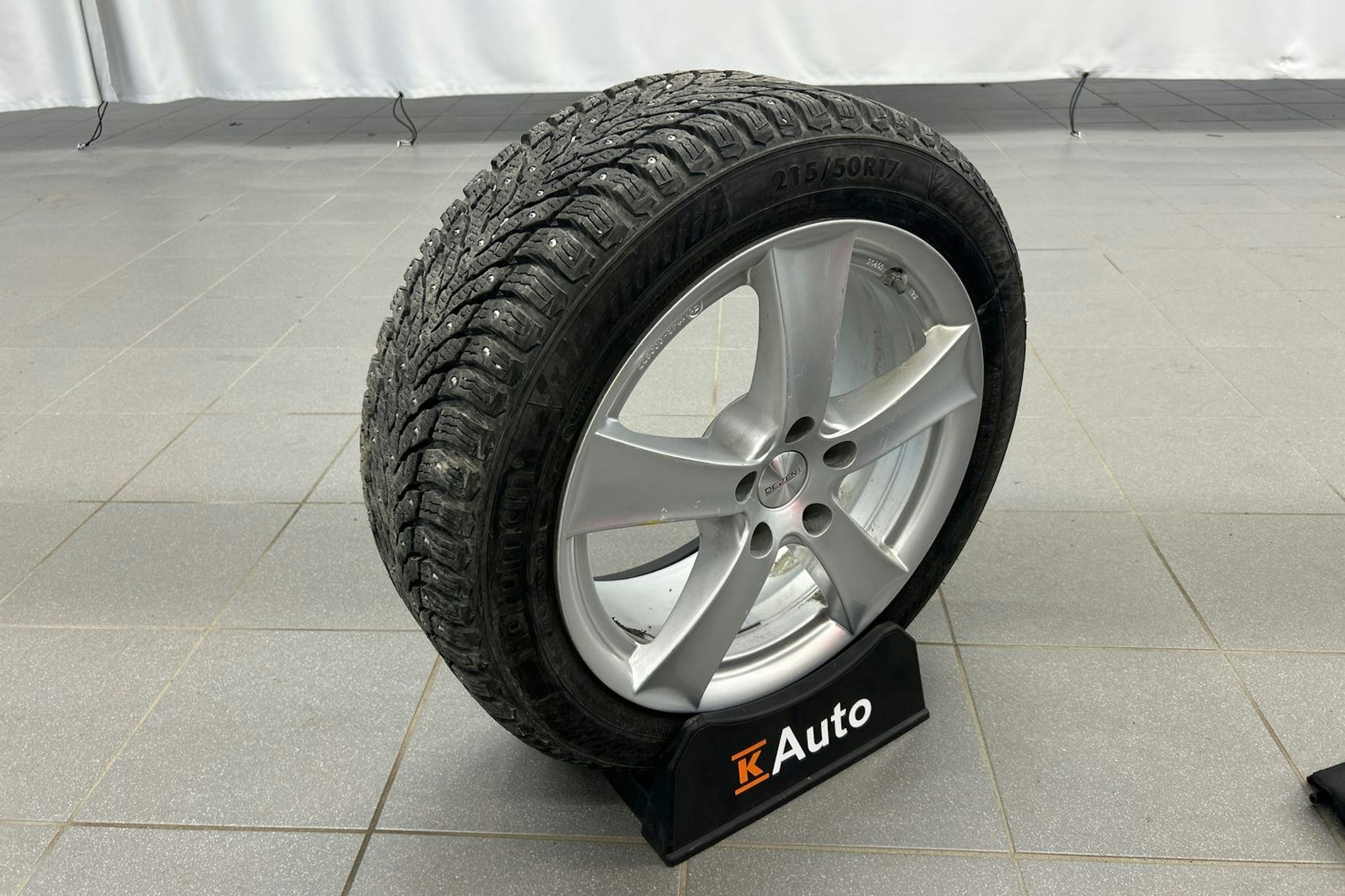oranssi BMW 225 2019 kuva 18.