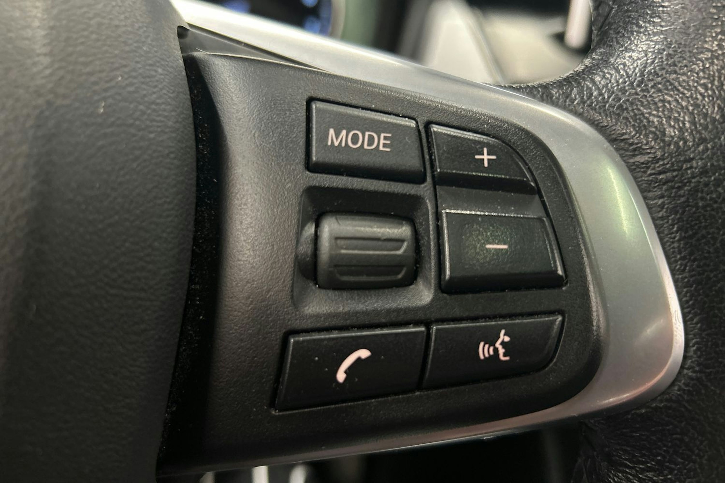 oranssi BMW 225 2019 kuva 22.
