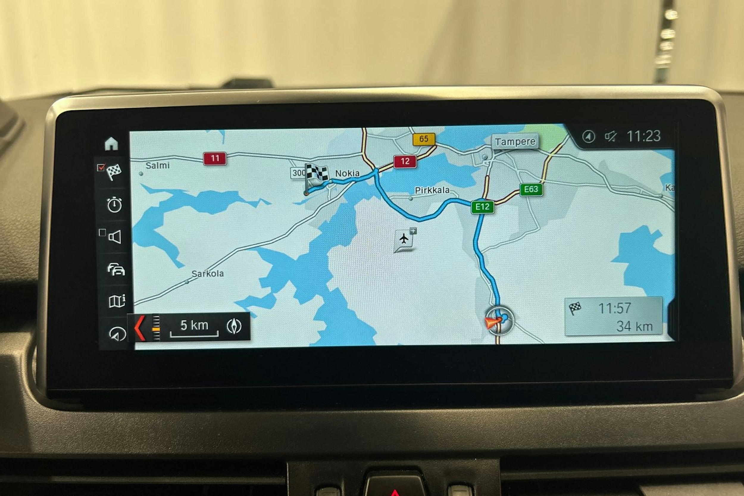 oranssi BMW 225 2019 kuva 24.