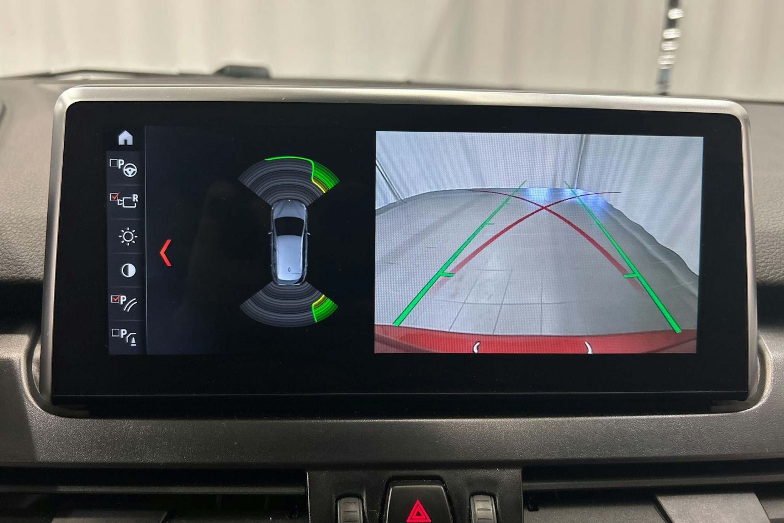 oranssi BMW 225 2019 kuva 25.