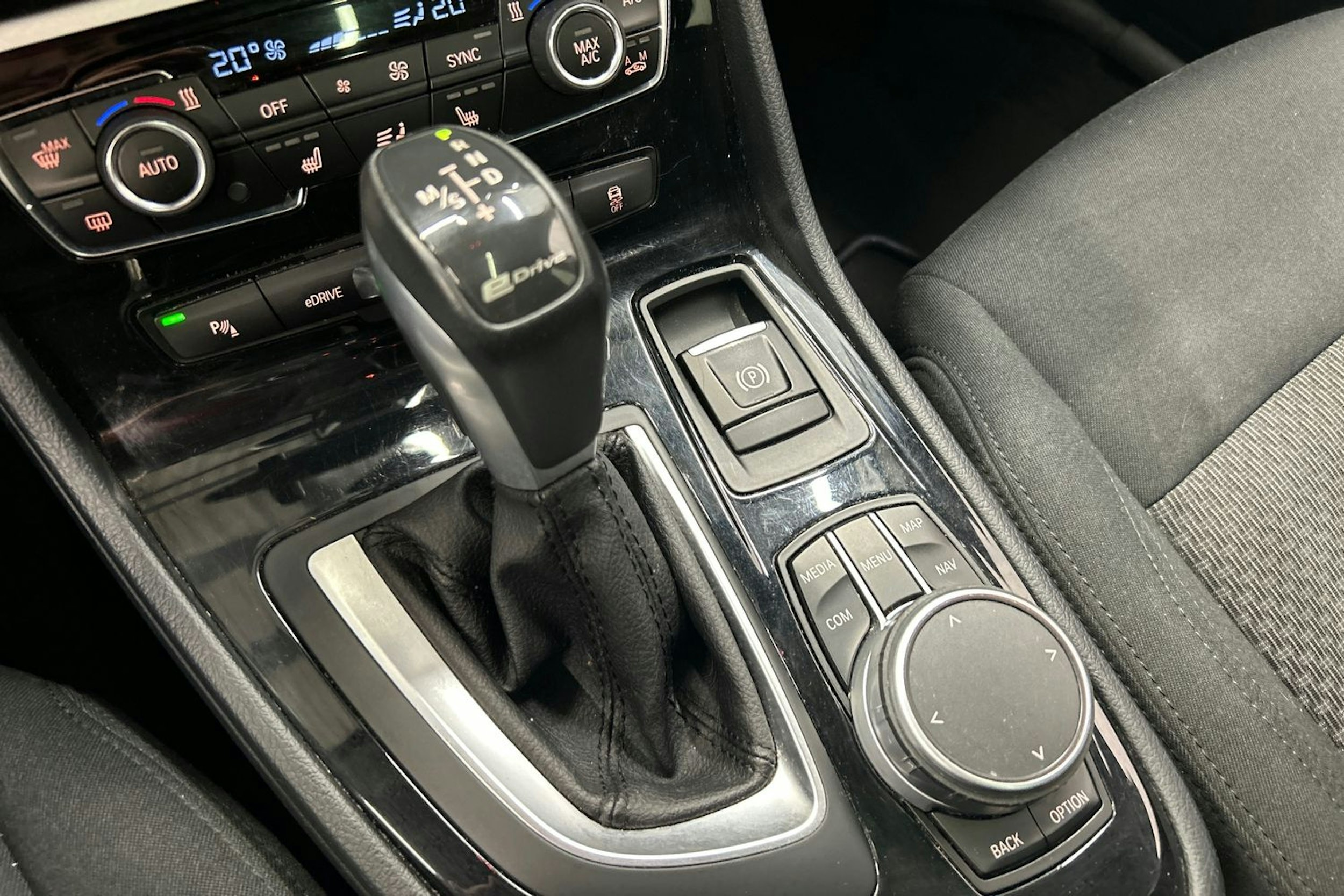 oranssi BMW 225 2019 kuva 28.