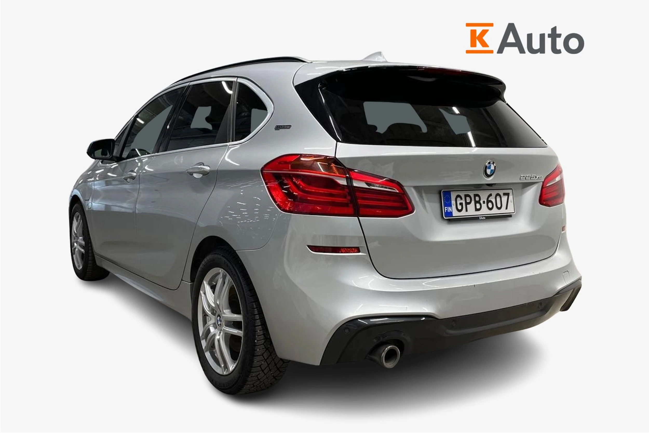 Harmaa BMW 225 2019 kuva 3.