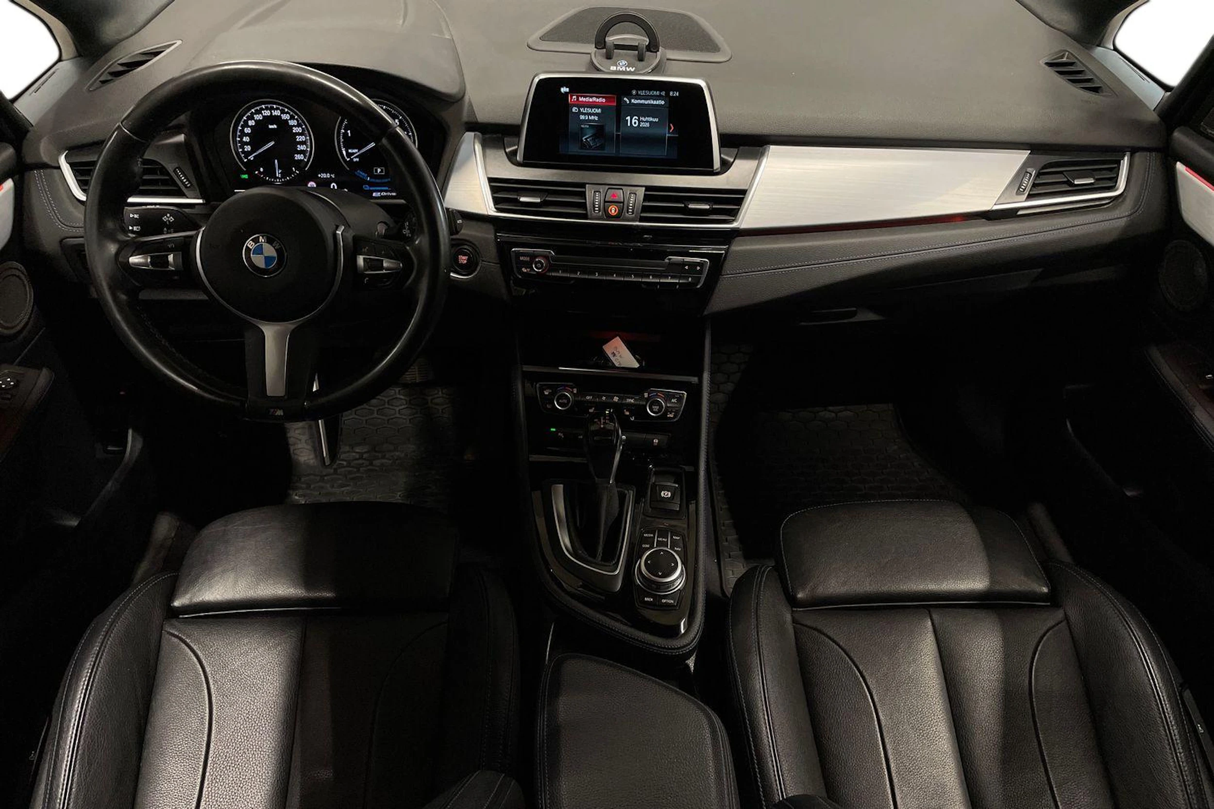 Harmaa BMW 225 2019 kuva 9.