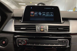 Harmaa BMW 225 2019 kuva 18.