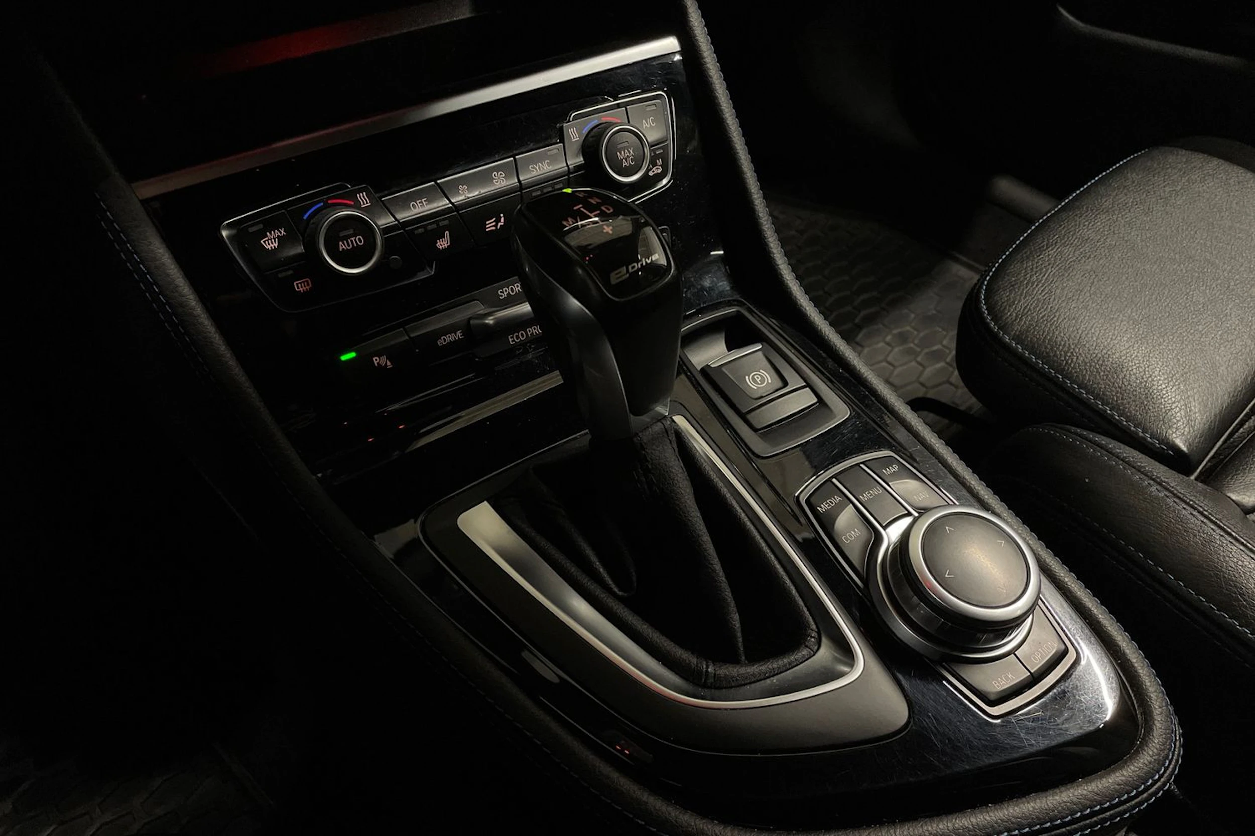 Harmaa BMW 225 2019 kuva 21.