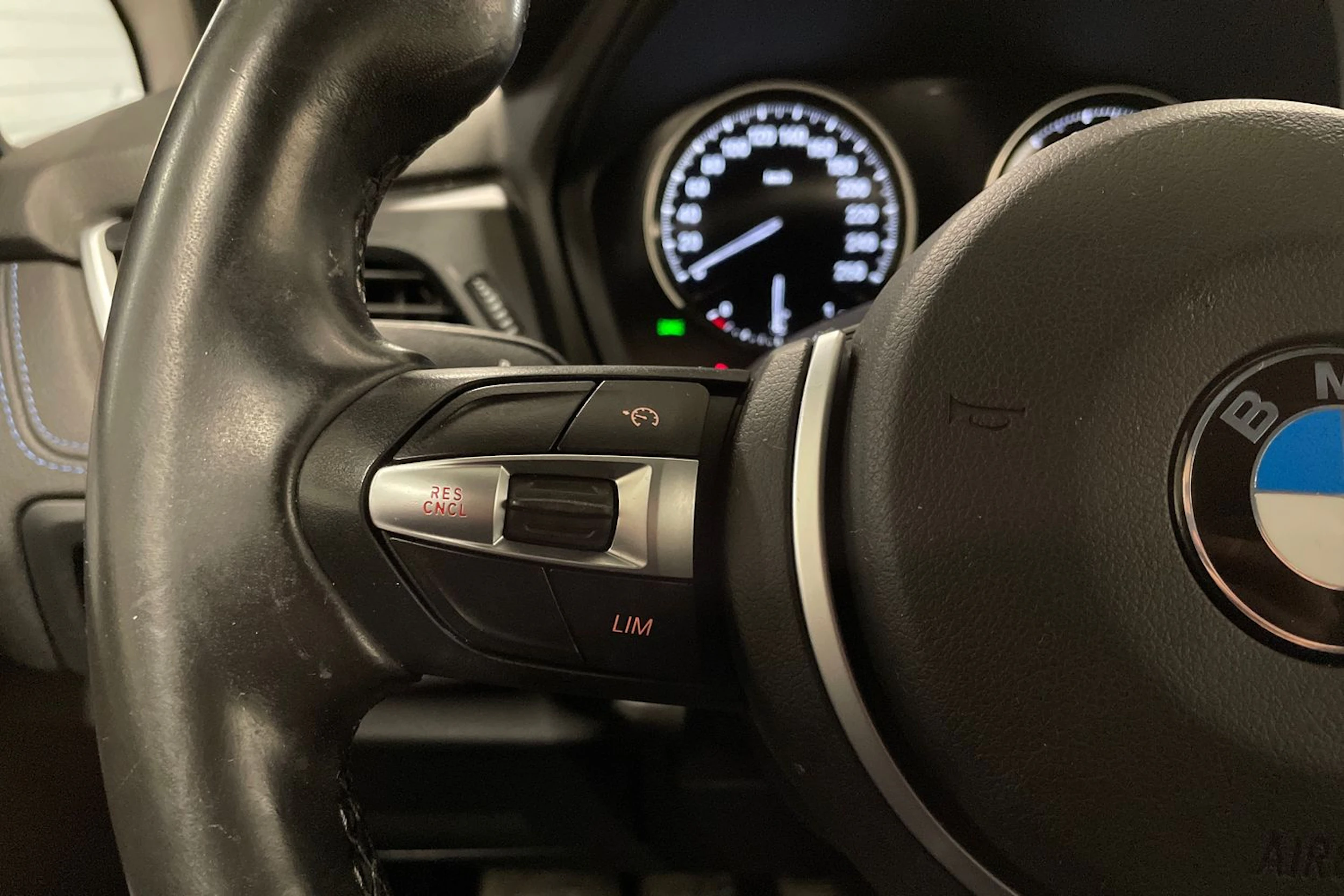 Harmaa BMW 225 2019 kuva 23.