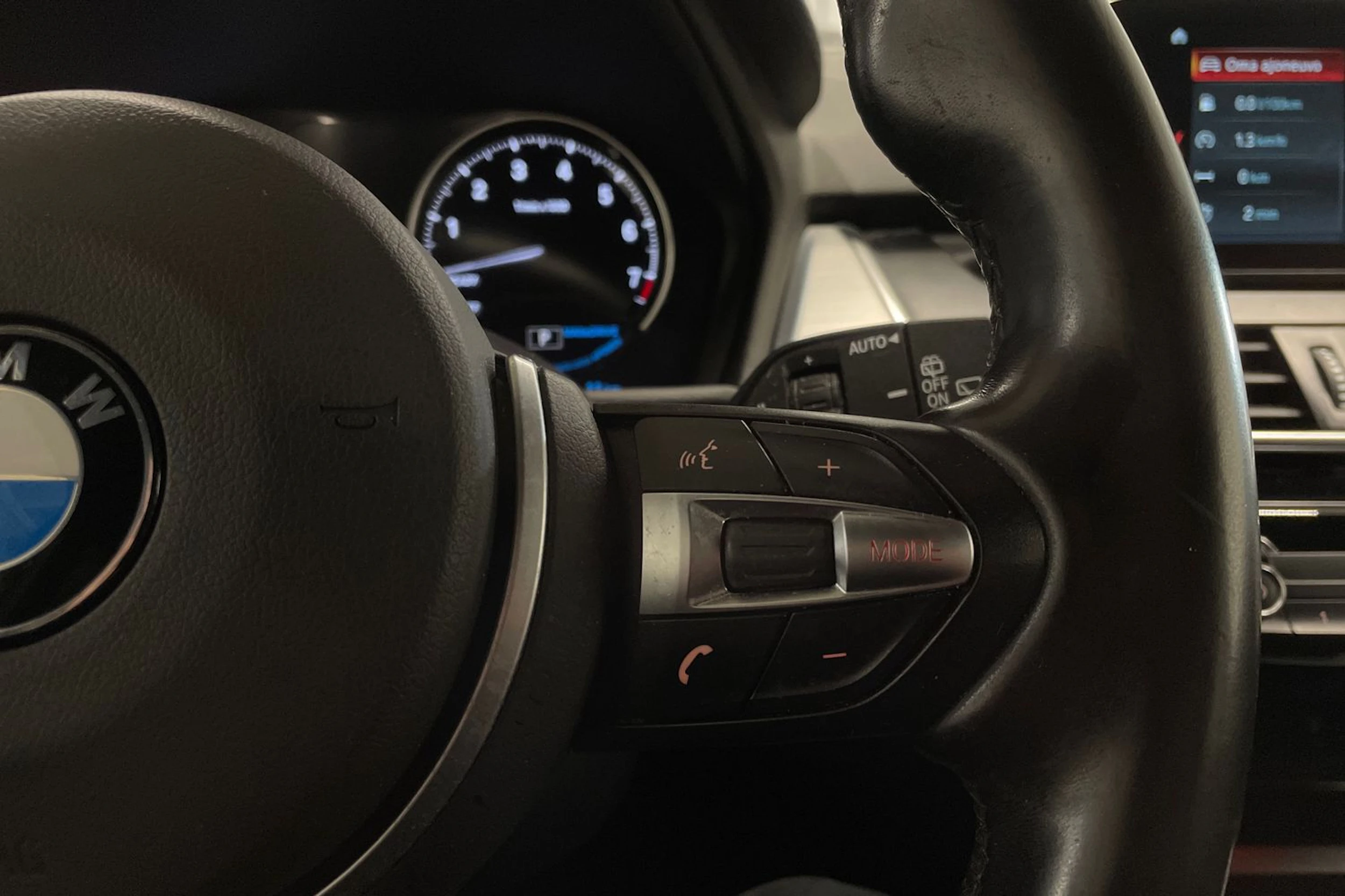 Harmaa BMW 225 2019 kuva 24.