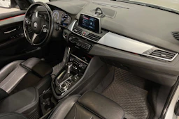 Harmaa BMW 225 2019 kuva 29.