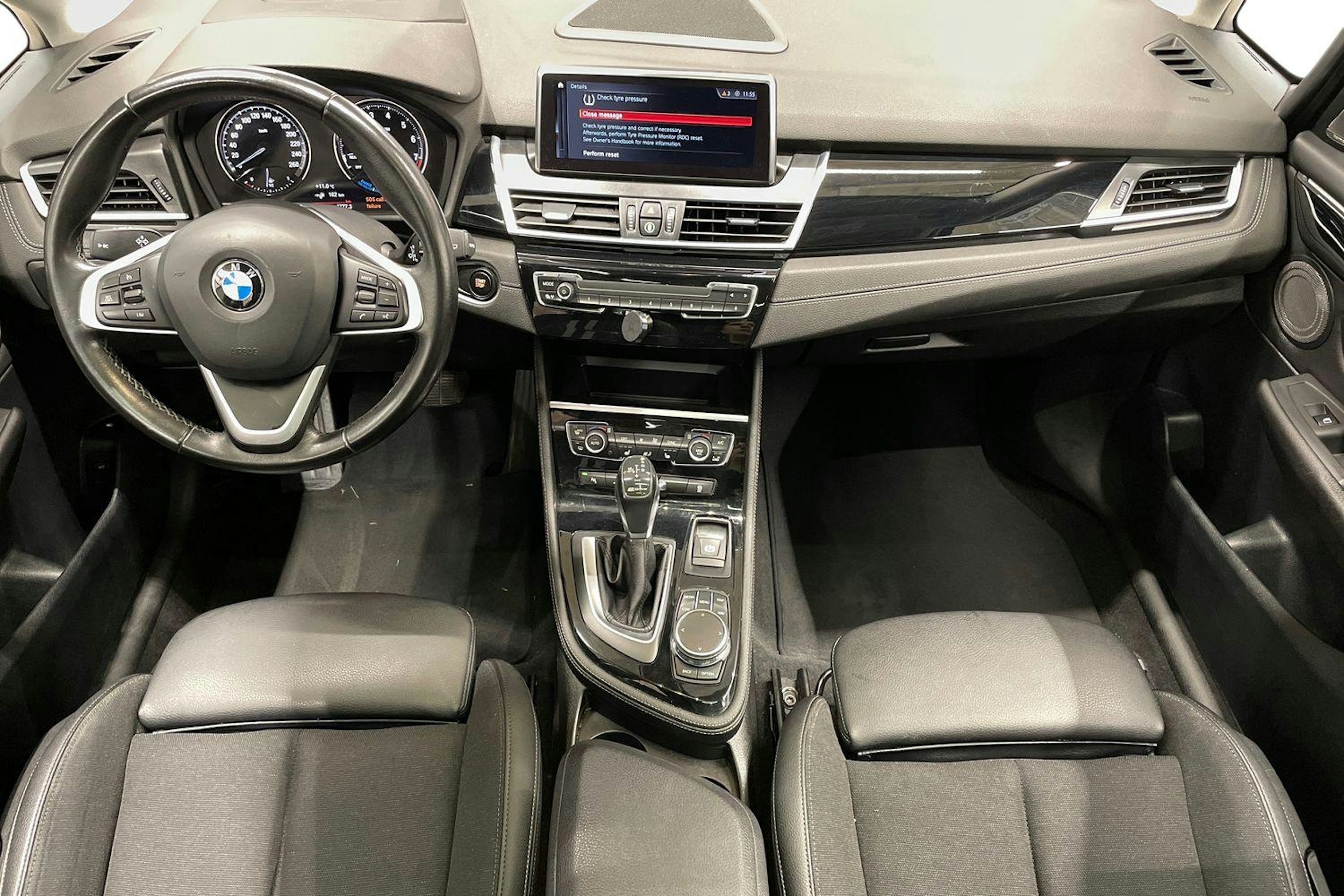harmaa BMW 225 2019 kuva 9.
