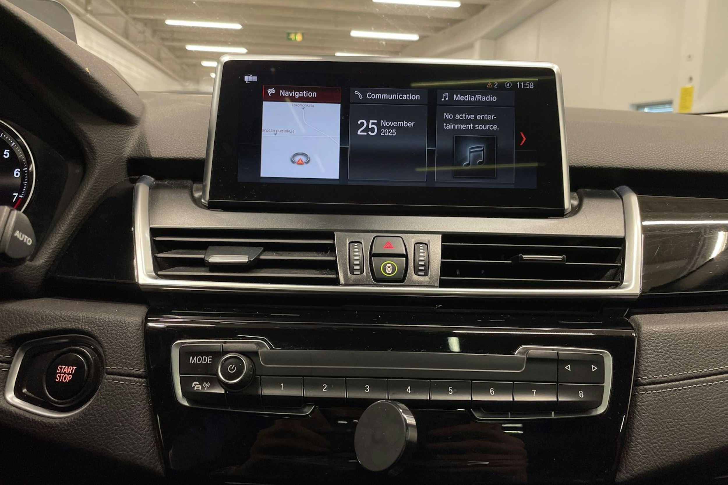 harmaa BMW 225 2019 kuva 17.