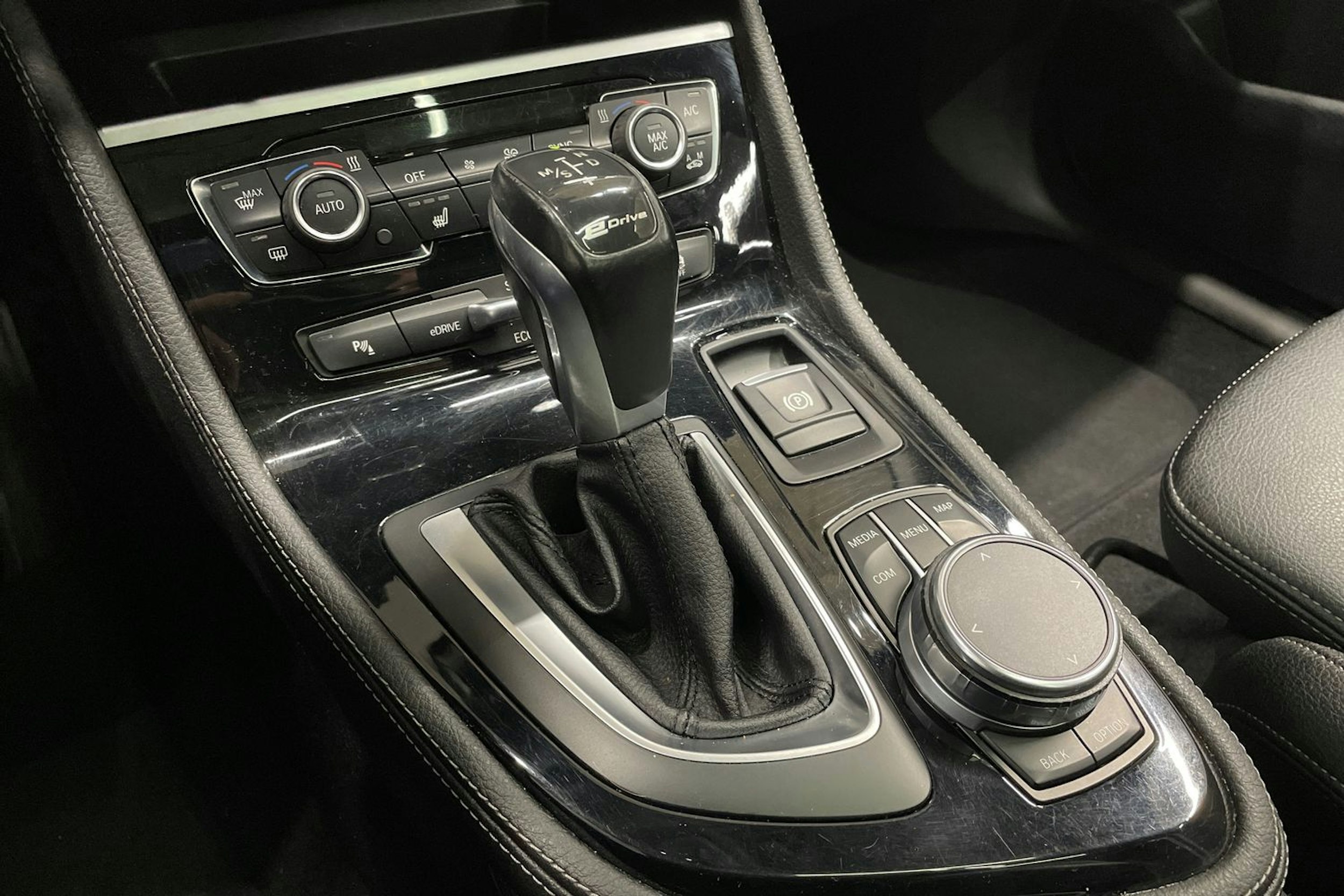 harmaa BMW 225 2019 kuva 18.