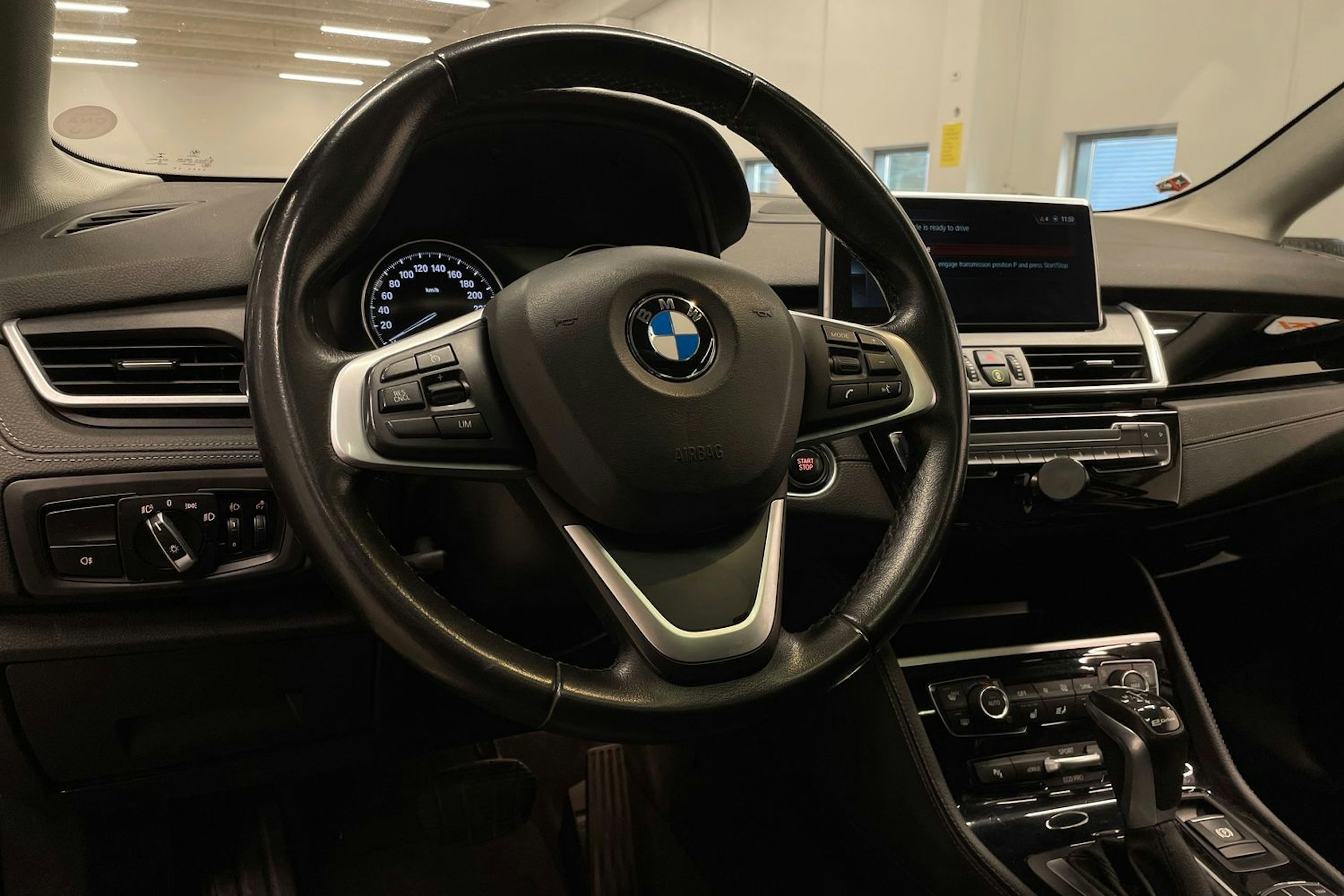 harmaa BMW 225 2019 kuva 26.